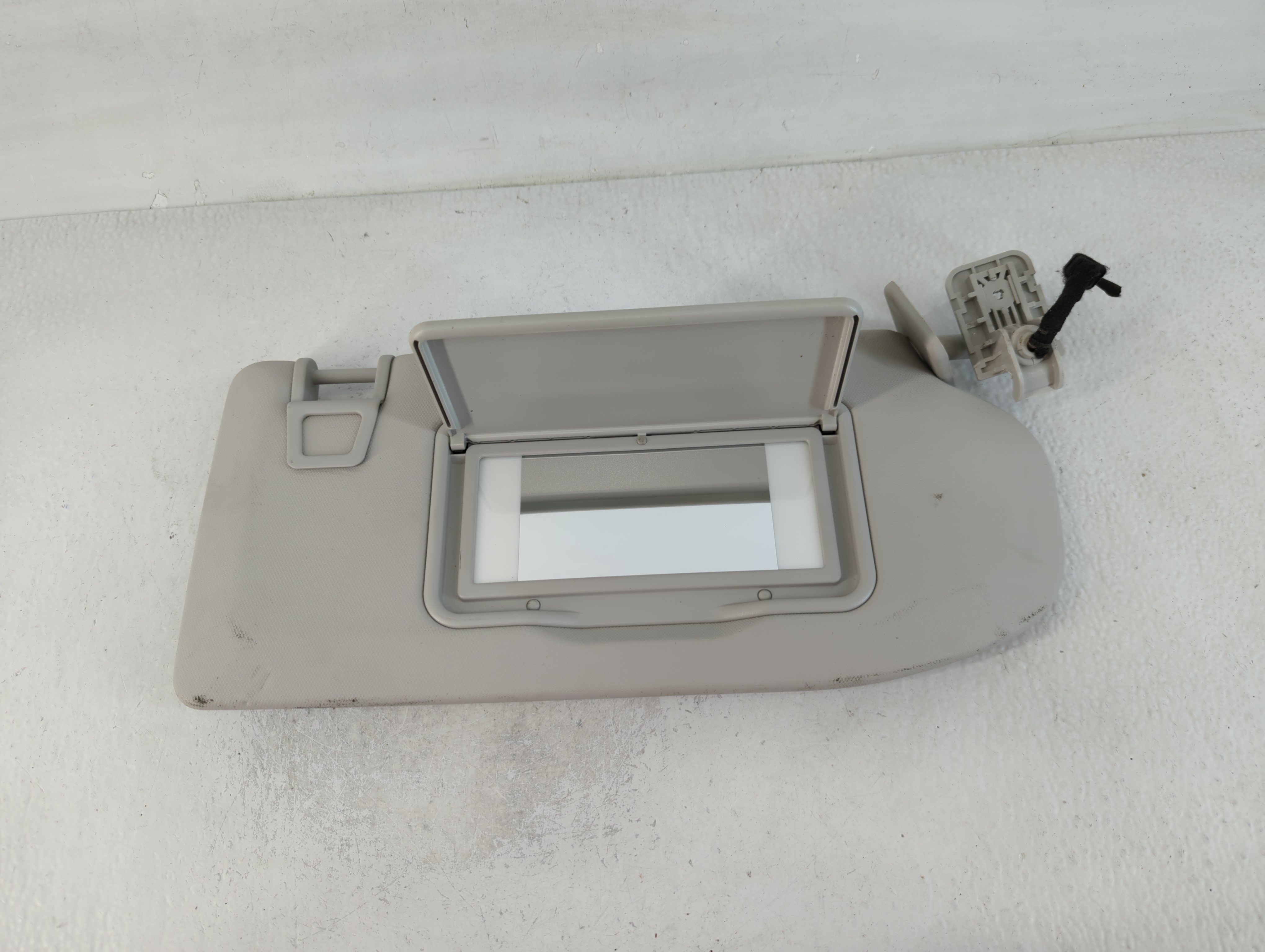 Picture of Ford Mustang Passenger Sun Visor Mirror Right Sunvisor Pale Grey 762373