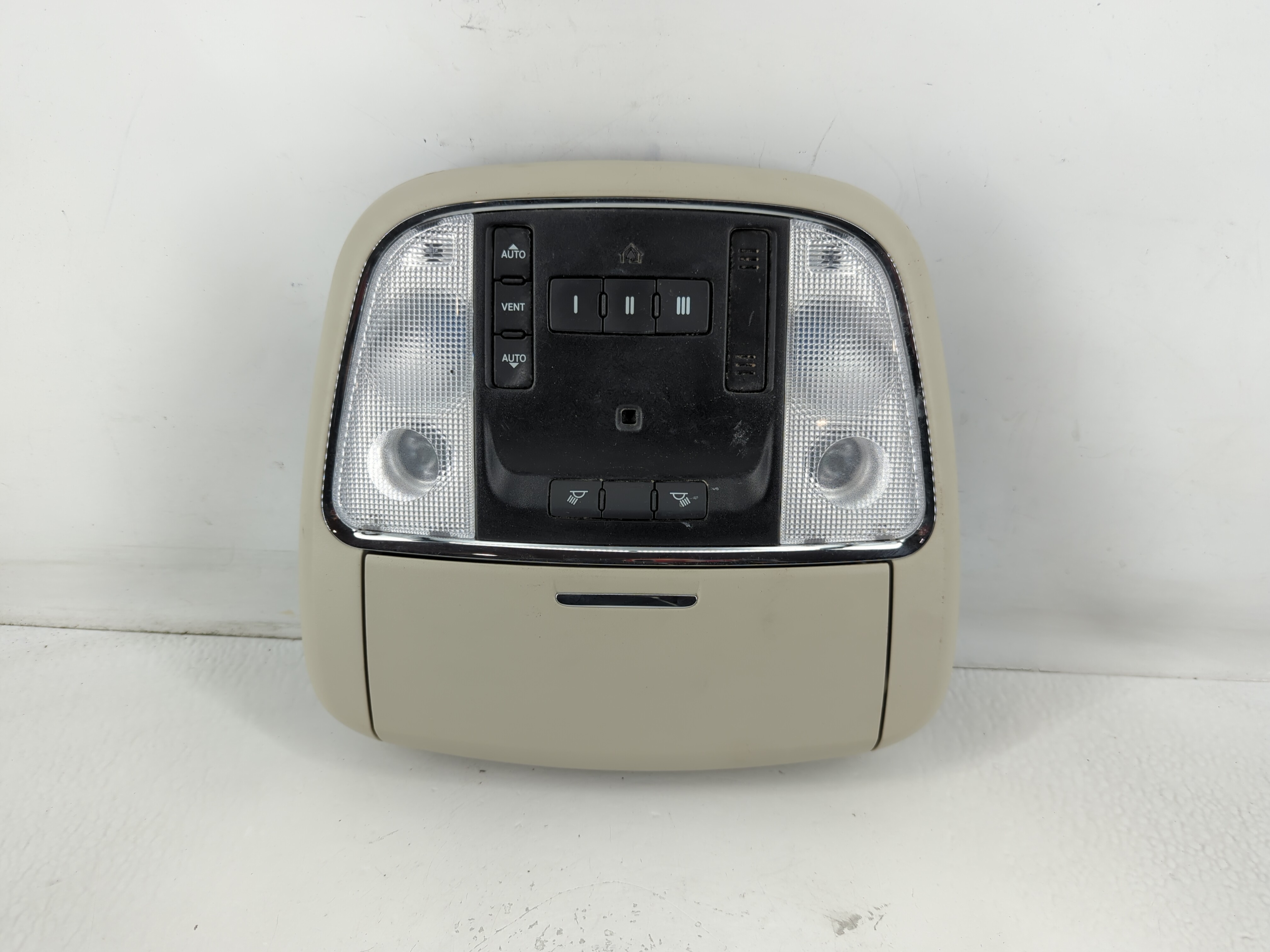 2012 Jeep Grand Cherokee Overhead Roof Console 762403 - Oemusedautoparts1.com