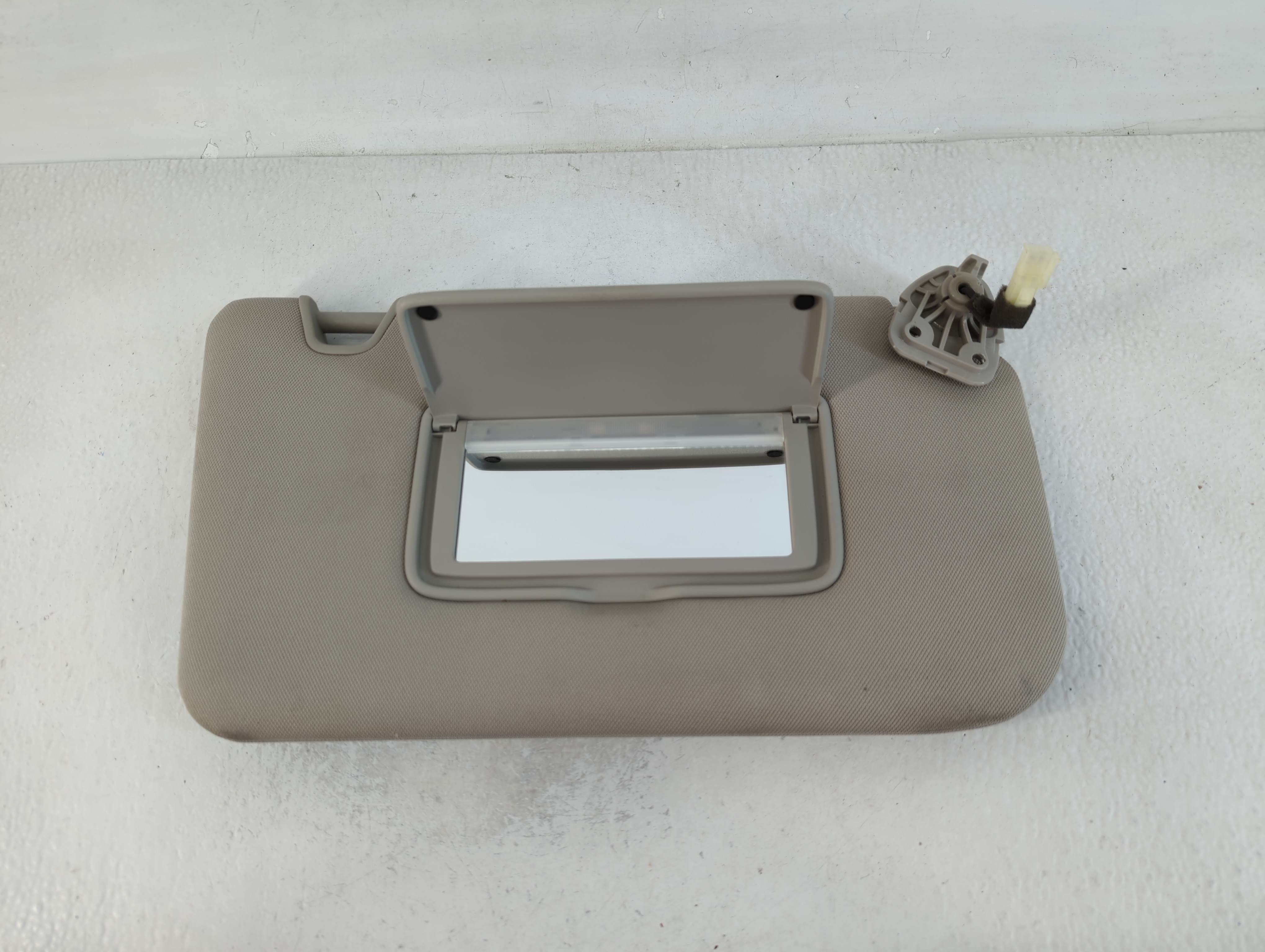 Picture of 2014-2017 Nissan Rogue Passenger Sun Visor Mirror Right Sunvisor Grey 762428