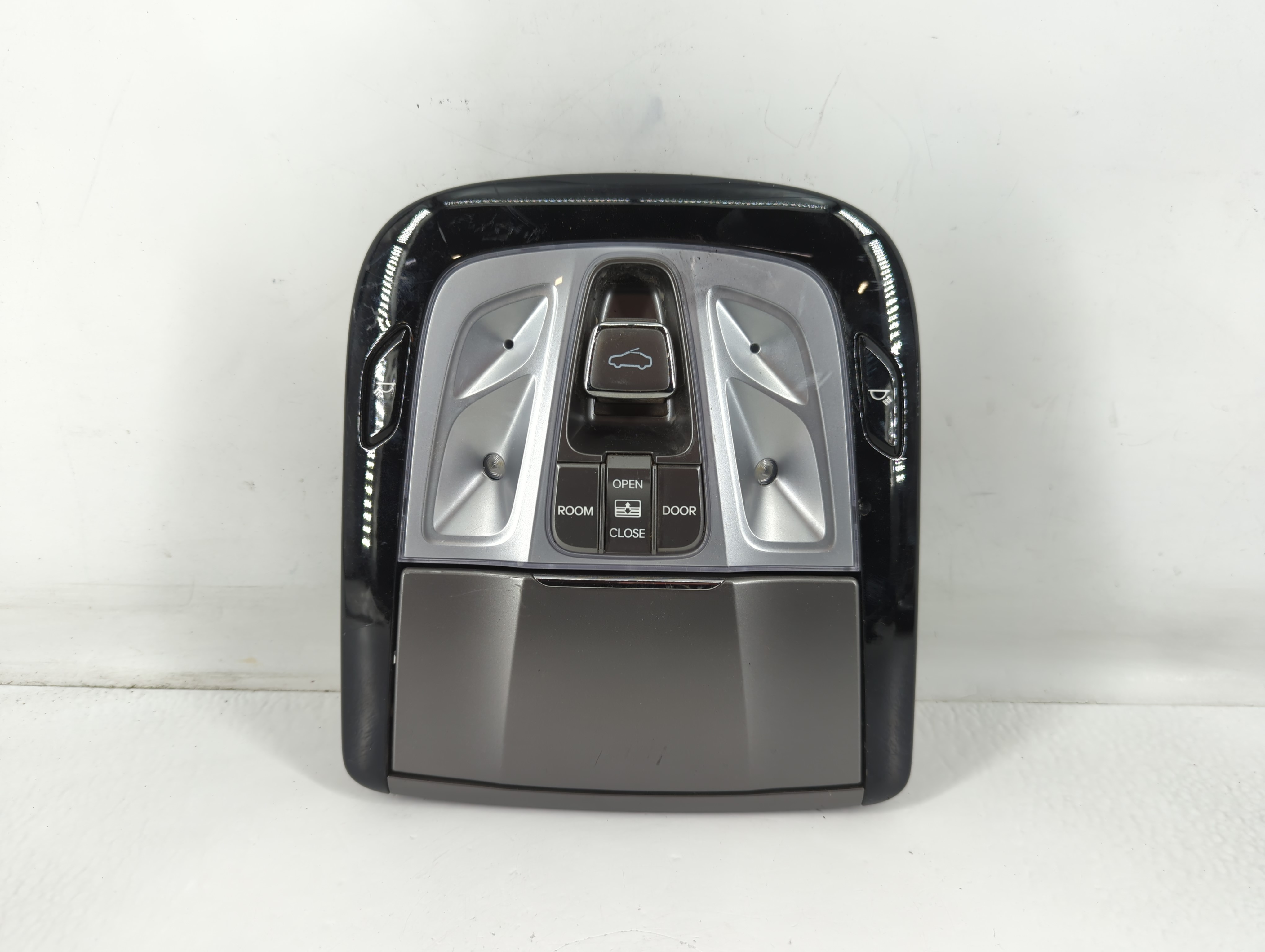 2012 Hyundai Azera Overhead Roof Console 762439 - Oemusedautoparts1.com