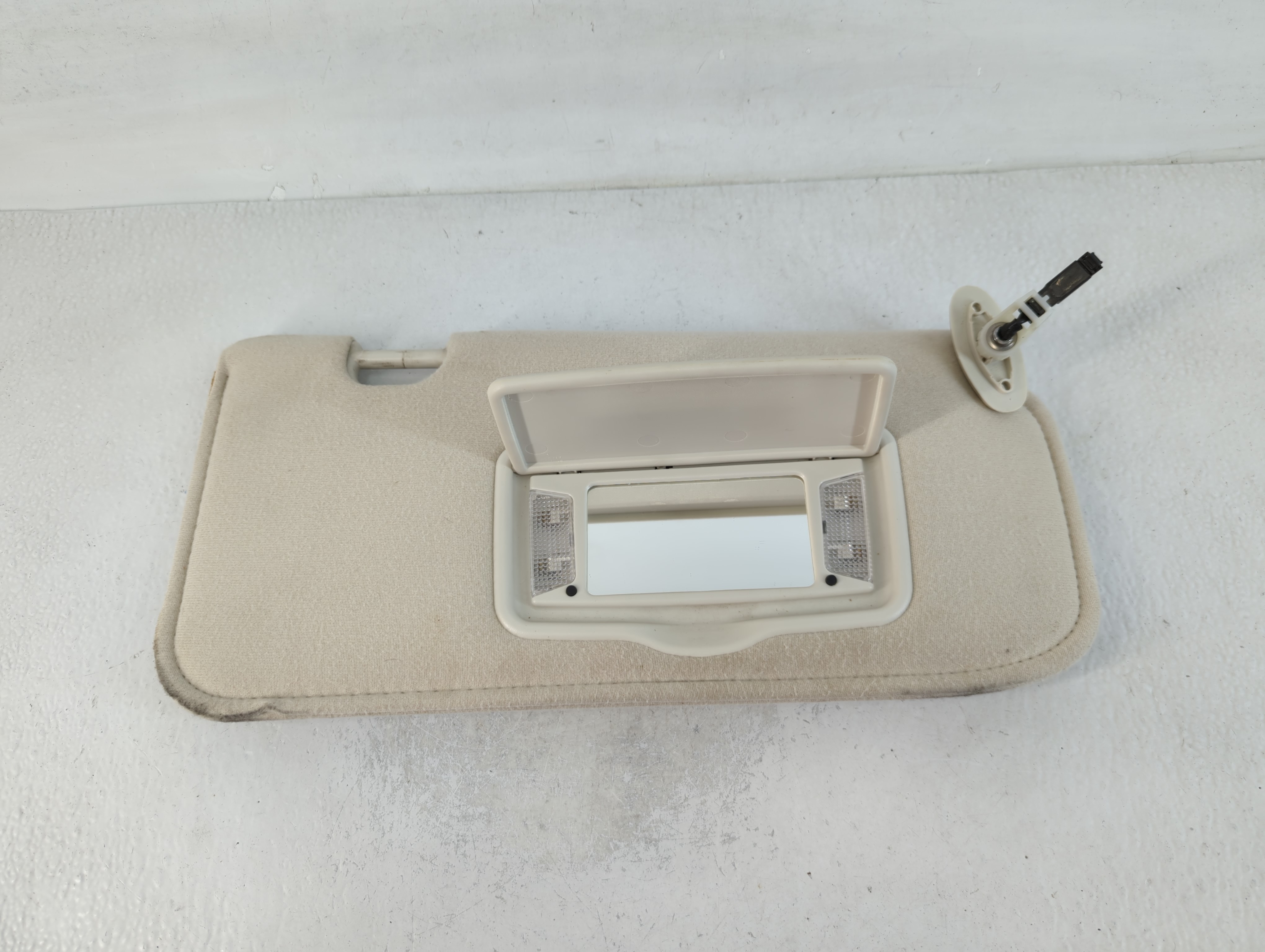 2008-2009 Ford Escape Passenger Sun Visor Mirror Right Sunvisor Ivory 762513 - Oemusedautoparts1.com