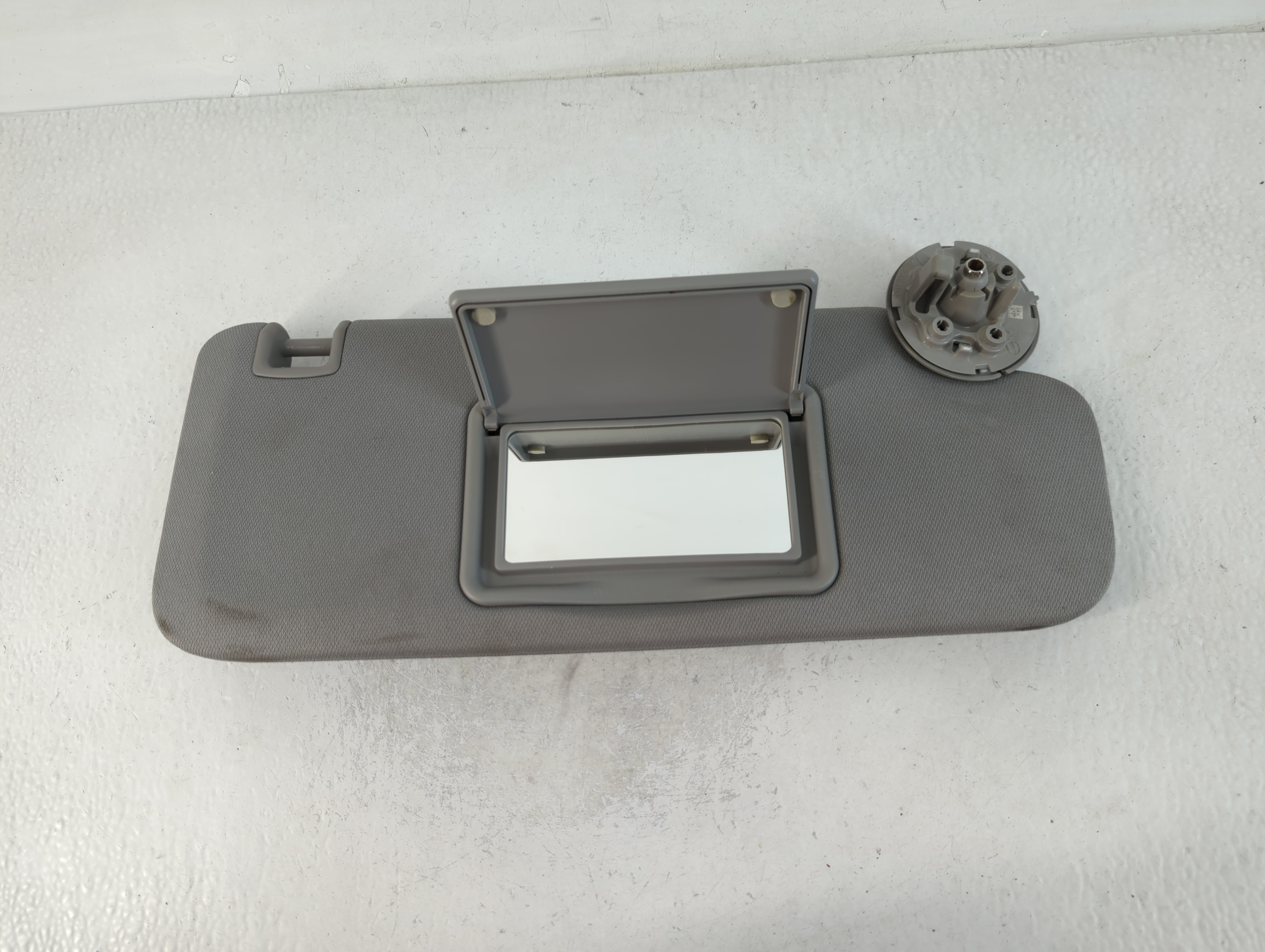 2016-2021 Chevrolet Malibu Passenger Sun Visor Mirror Right Sunvisor Grey 762521 - Oemusedautoparts1.com