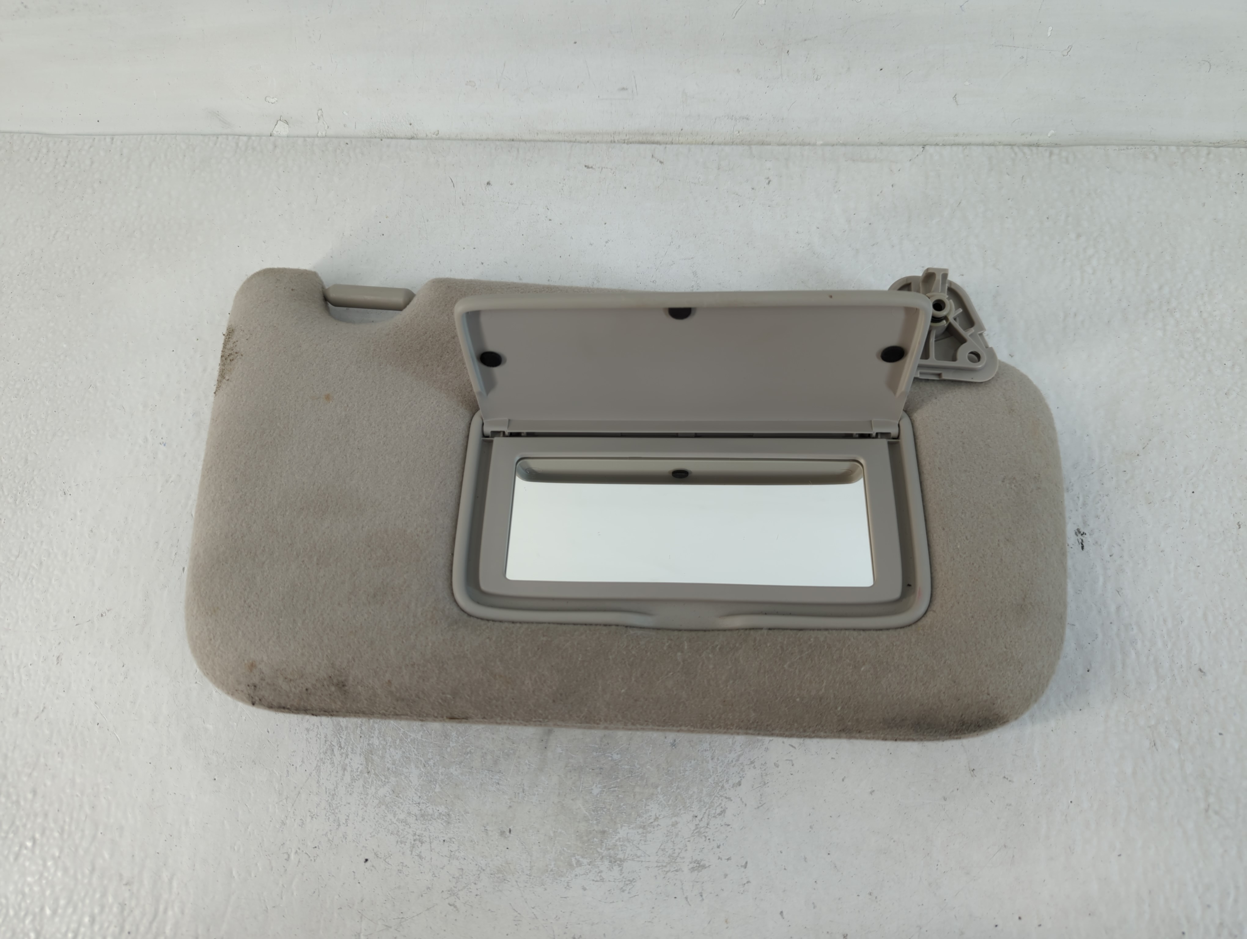 2013-2019 Nissan Sentra Passenger Sun Visor Mirror Right Sunvisor Grey 762560 - Oemusedautoparts1.com
