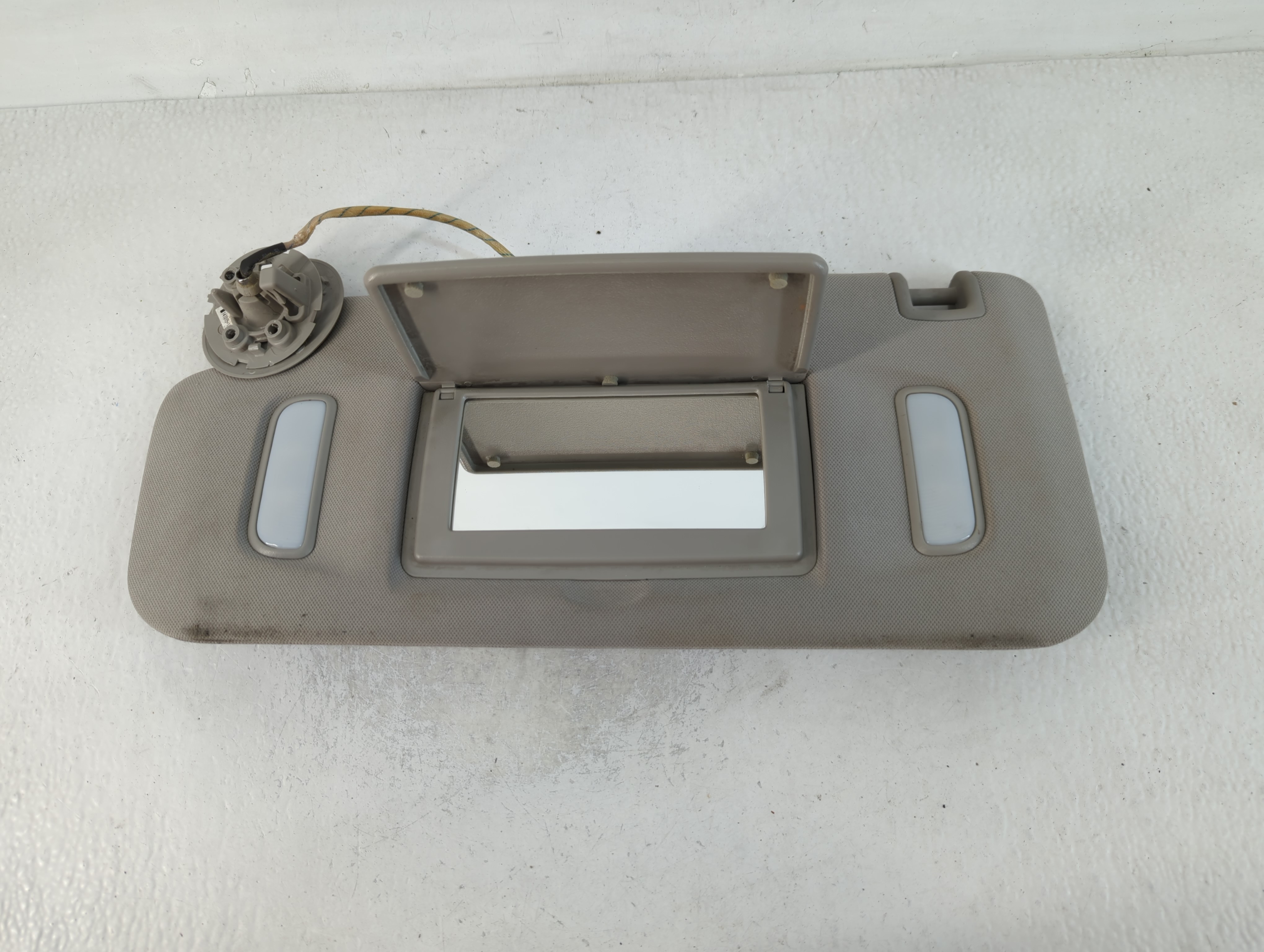 Chevrolet Traverse Driver Sun Visor Mirror Left Sunvisor Grey 762561 - Oemusedautoparts1.com
