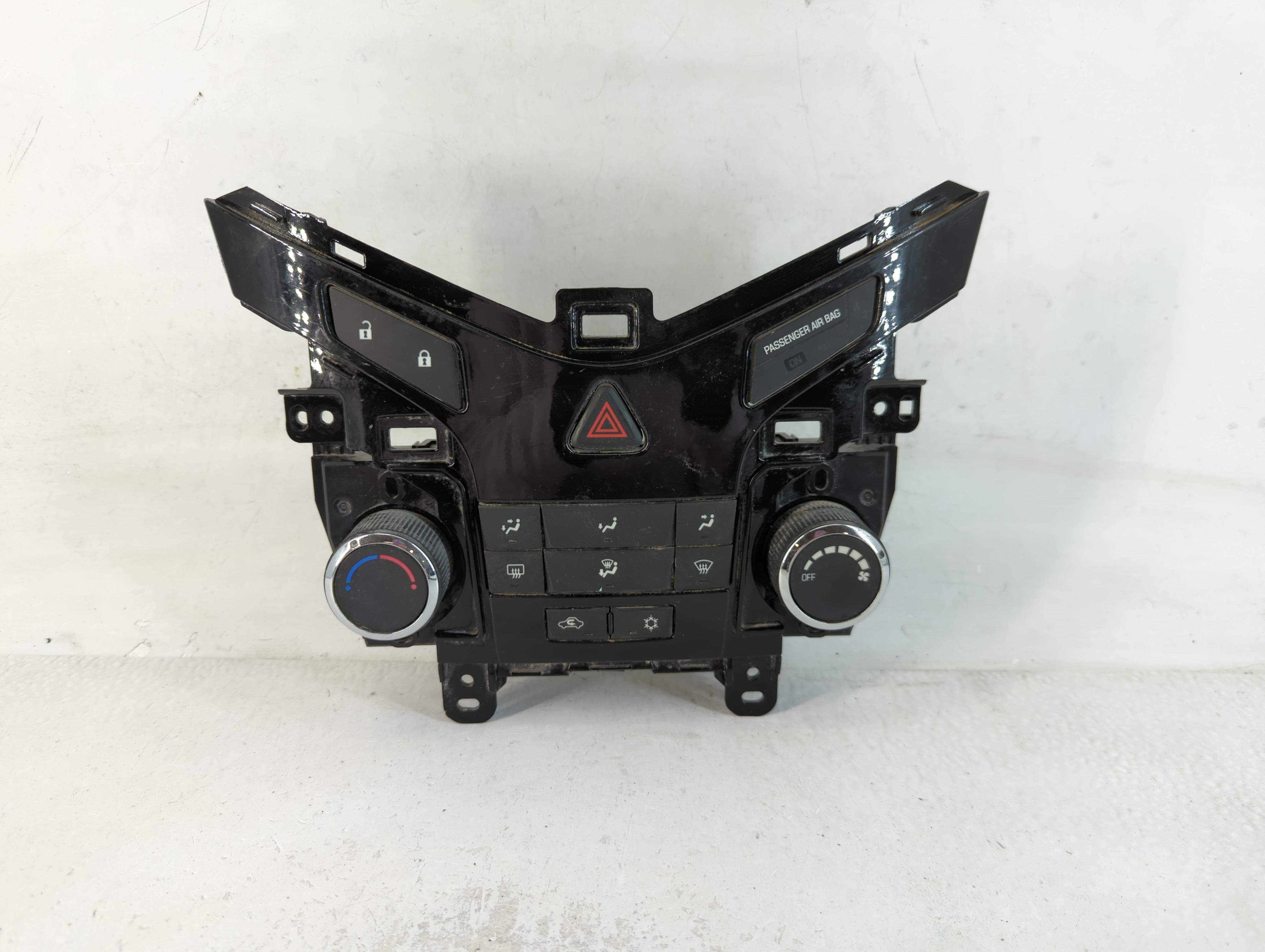2014-2016 Chevrolet Cruze Am Fm Cd Player Radio Receiver 762580 - Oemusedautoparts1.com
