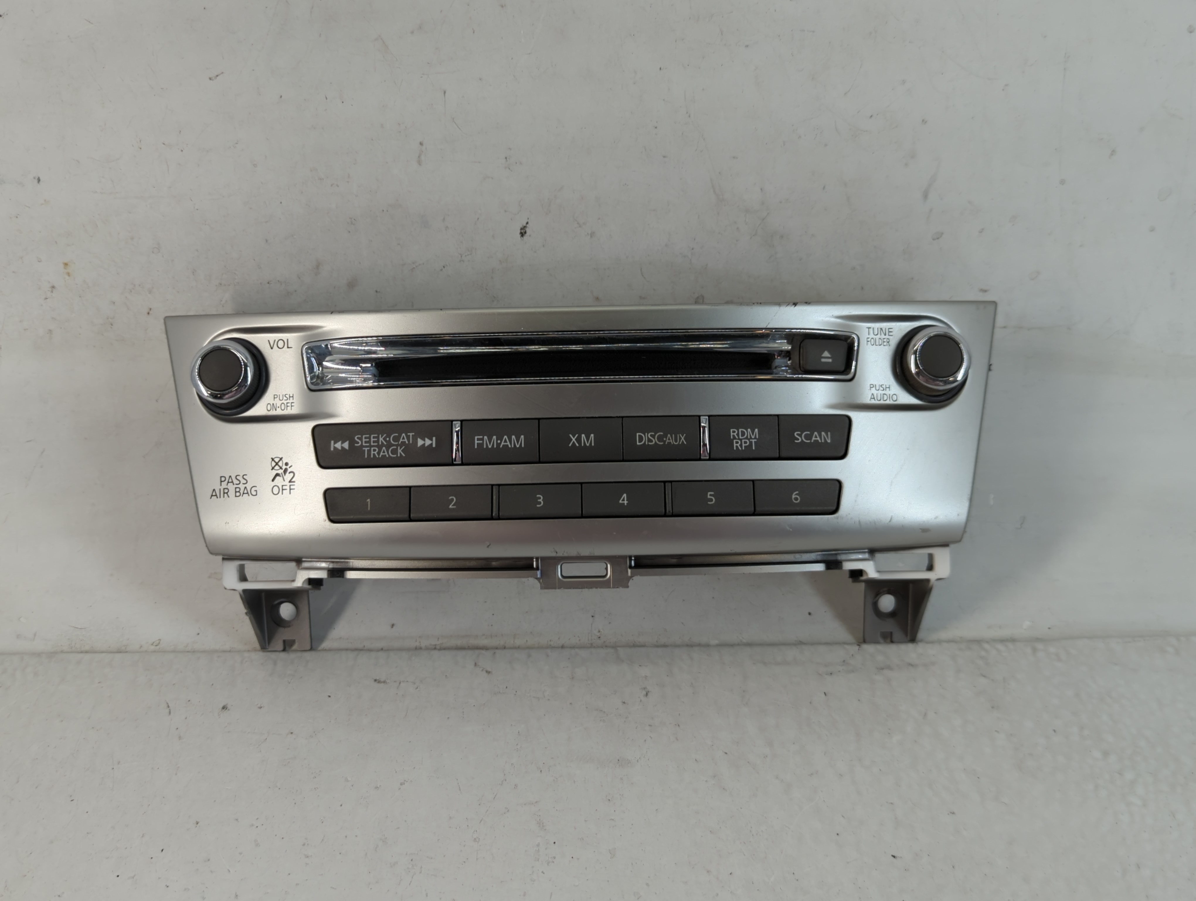 2015-2016 Infiniti Qx60 Am Fm Cd Player Radio Receiver 762586 - Oemusedautoparts1.com