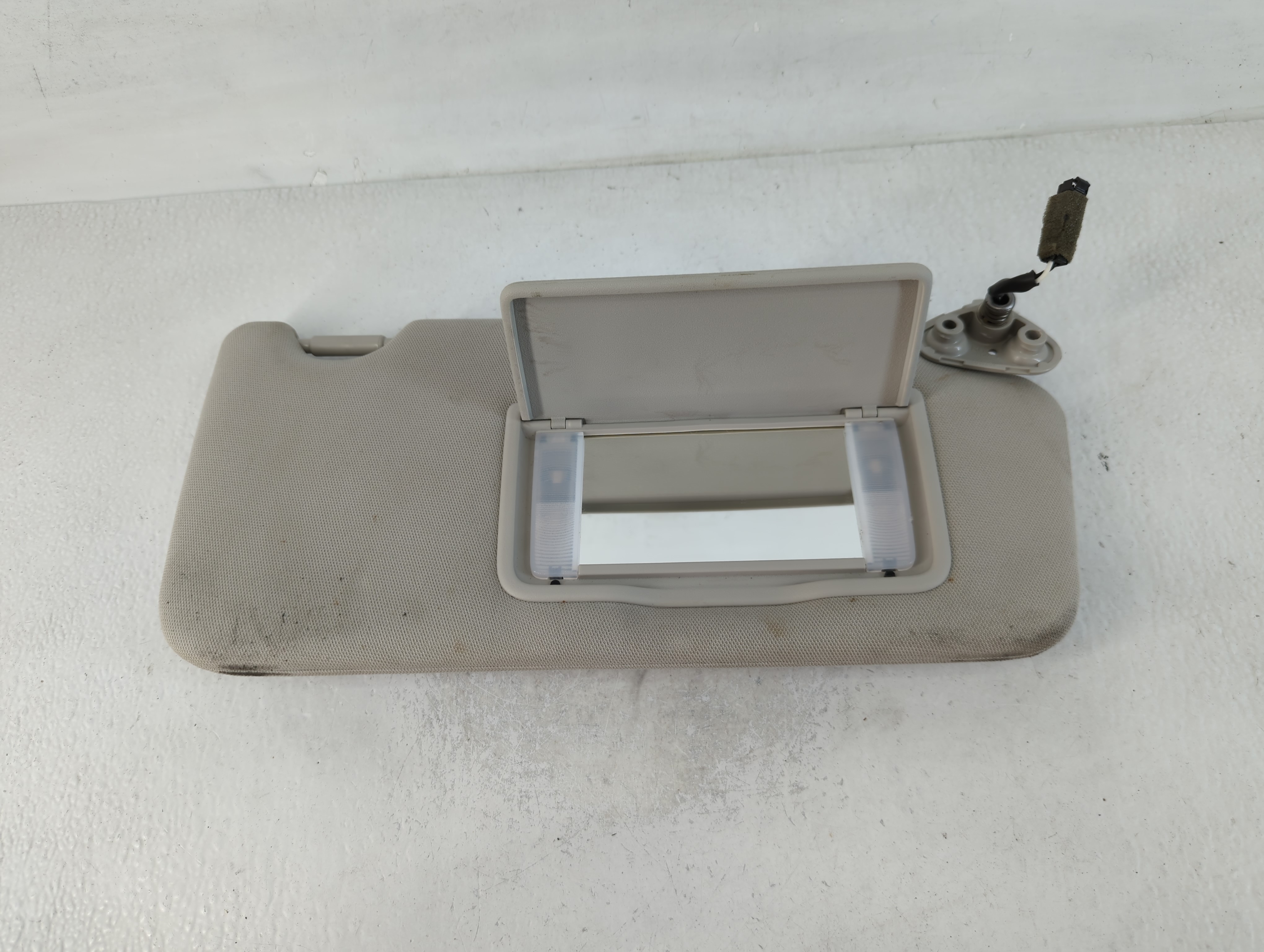 2010-2014 Subaru Legacy Passenger Sun Visor Mirror Right Sunvisor Grey 762598 - Oemusedautoparts1.com