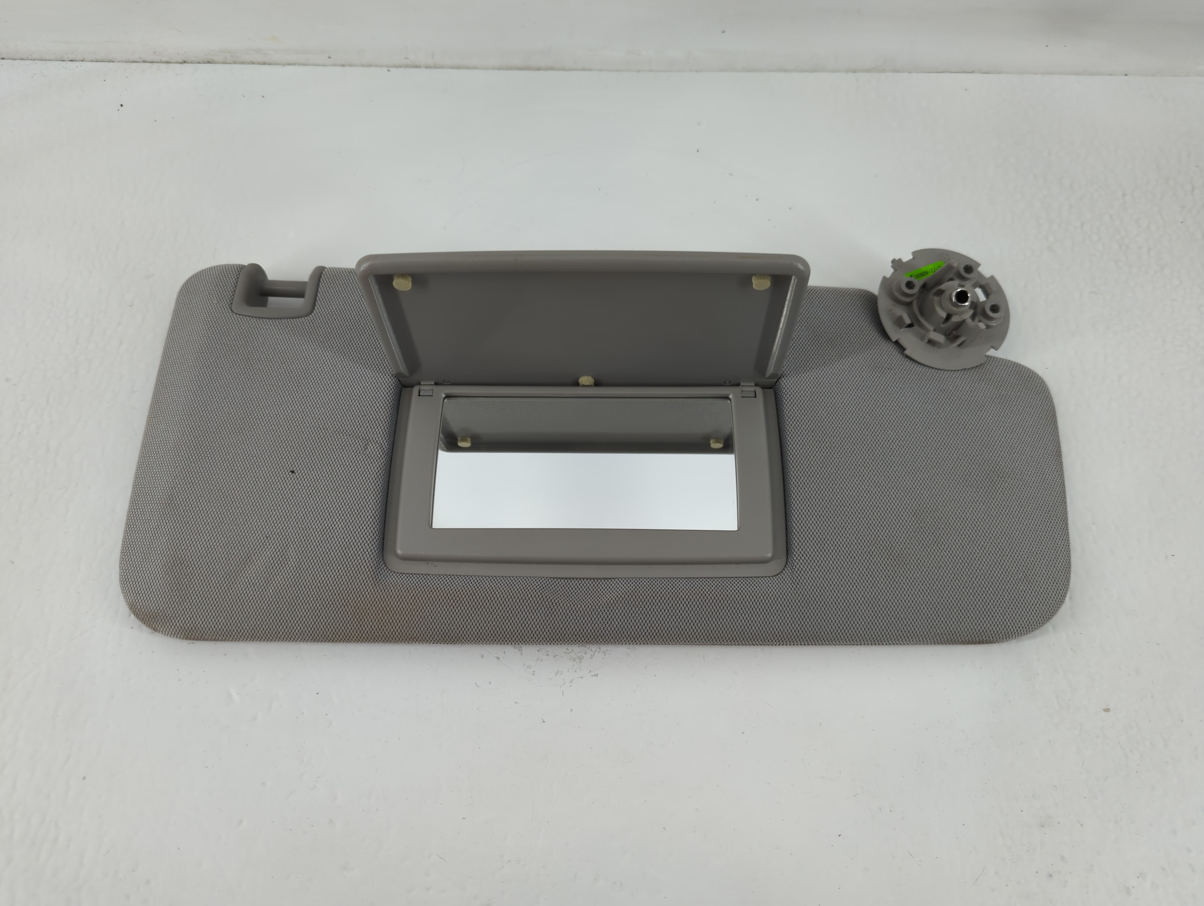 2017-2021 Chevrolet Trax Passenger Sun Visor Mirror Right Sunvisor Grey 762654 - Oemusedautoparts1.com