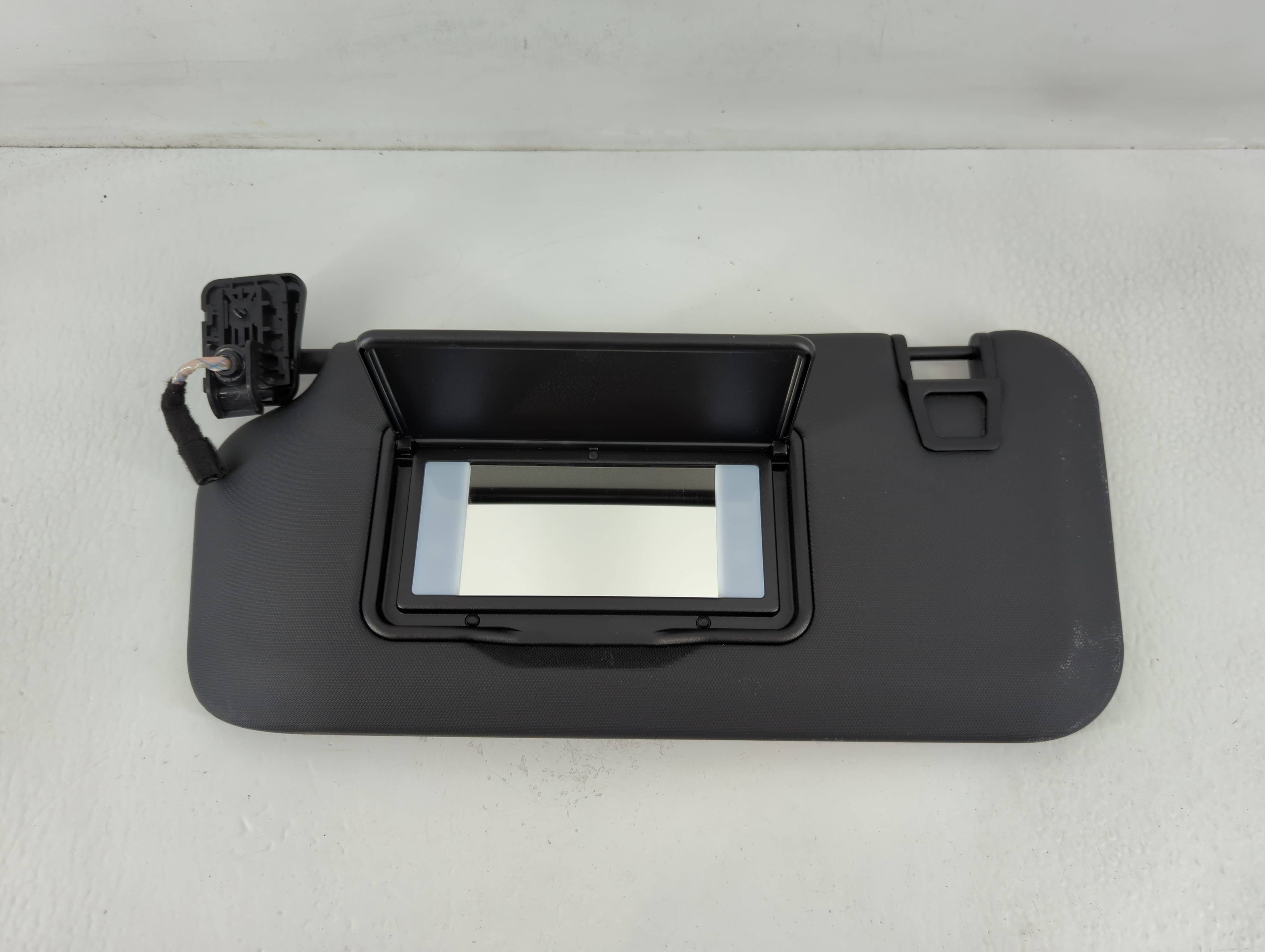 2021-2022 Ford Escape Driver Sun Visor Mirror Left Sunvisor Black 762656 - Oemusedautoparts1.com