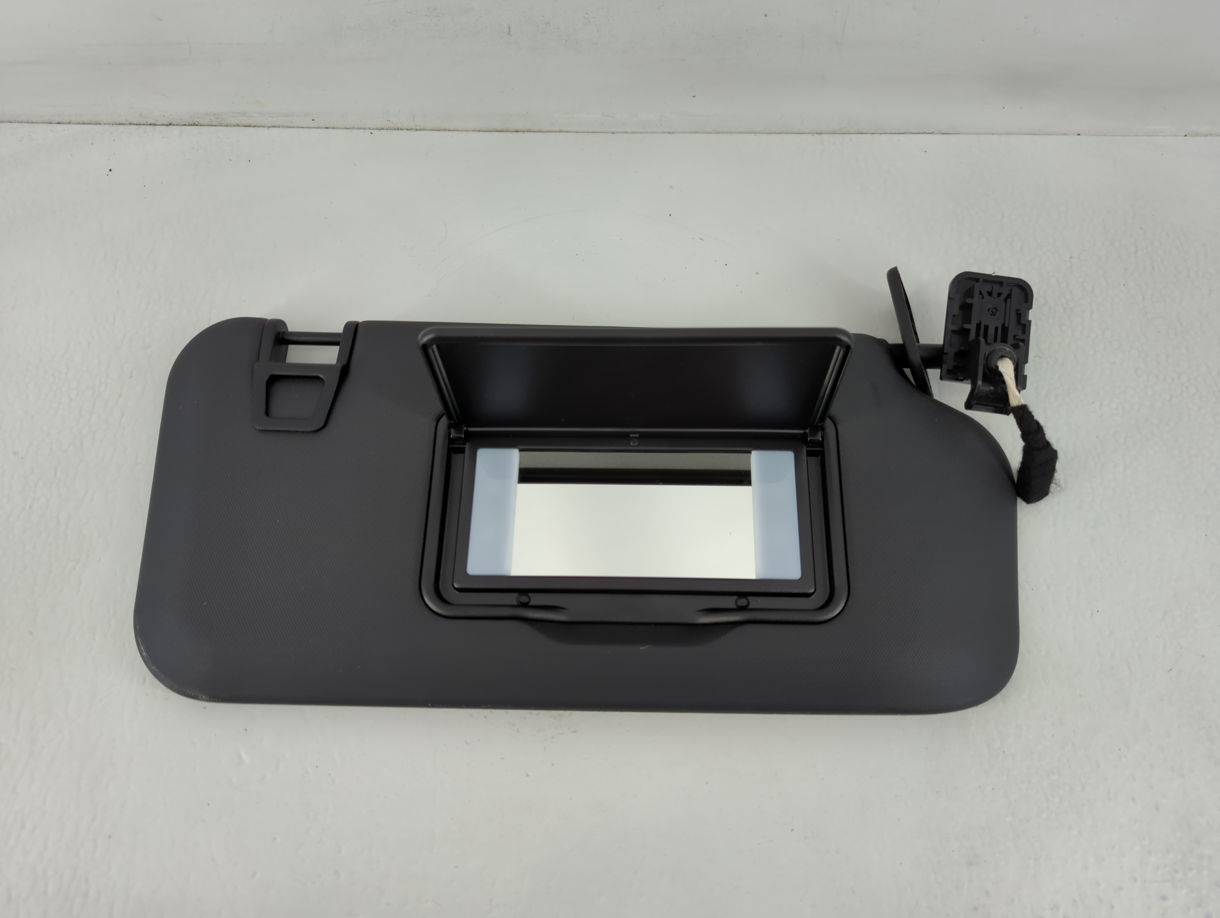 2021-2022 Ford Escape Passenger Sun Visor Mirror Right Sunvisor Black 762657 - Oemusedautoparts1.com