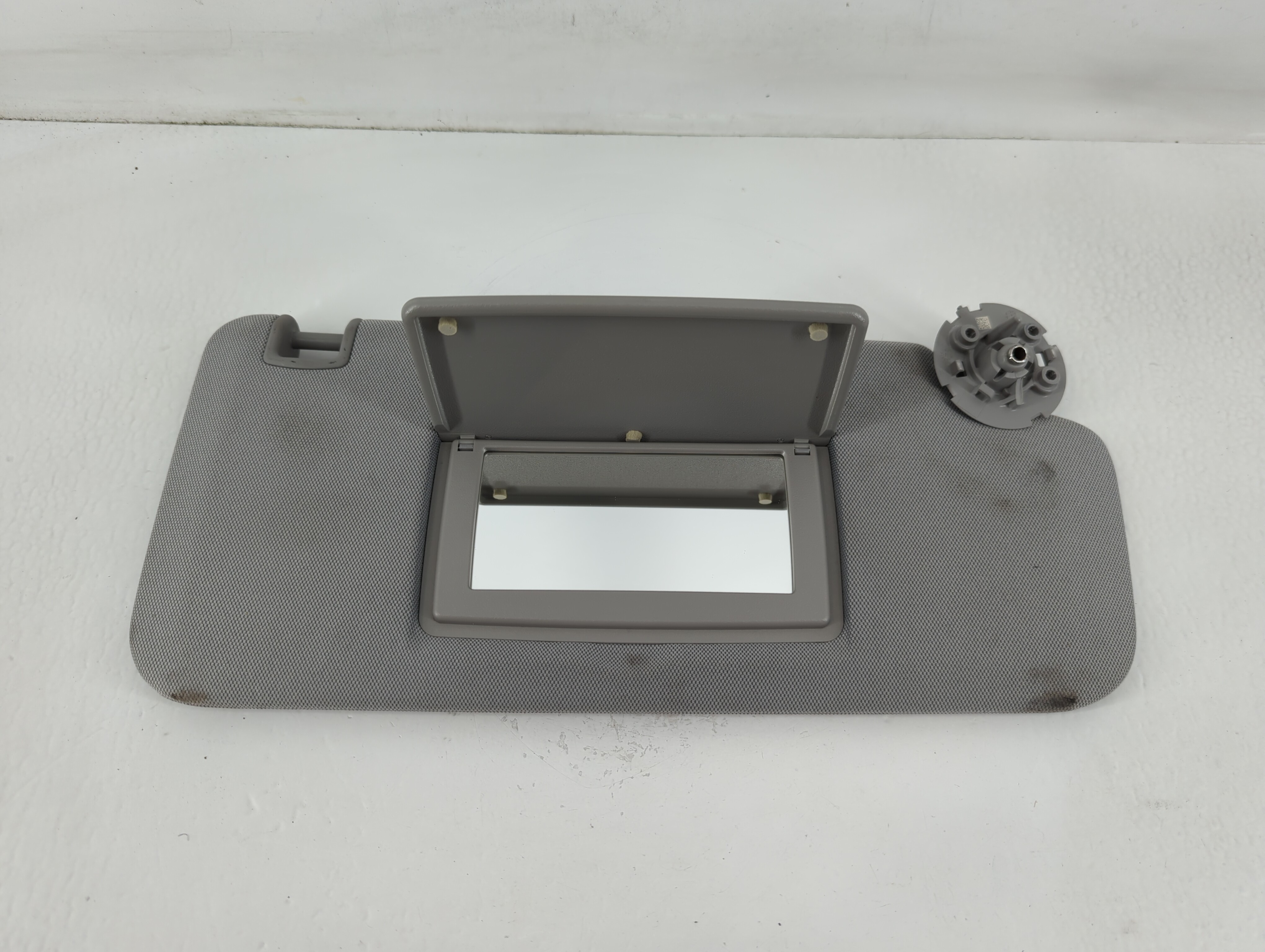 2017-2021 Chevrolet Trax Passenger Sun Visor Mirror Right Sunvisor Grey 762767 - Oemusedautoparts1.com