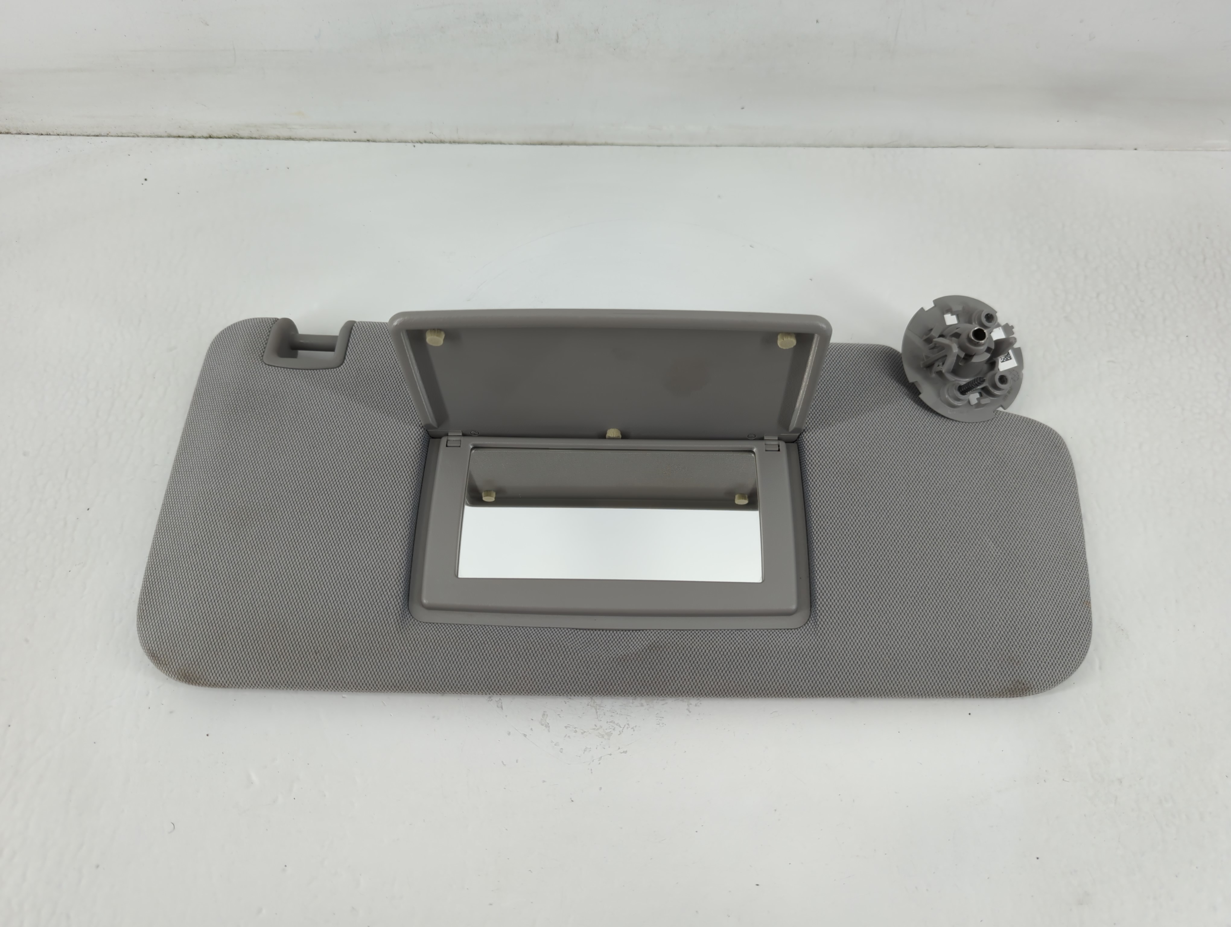 2017-2021 Chevrolet Trax Passenger Sun Visor Mirror Right Sunvisor Grey 762769 - Oemusedautoparts1.com