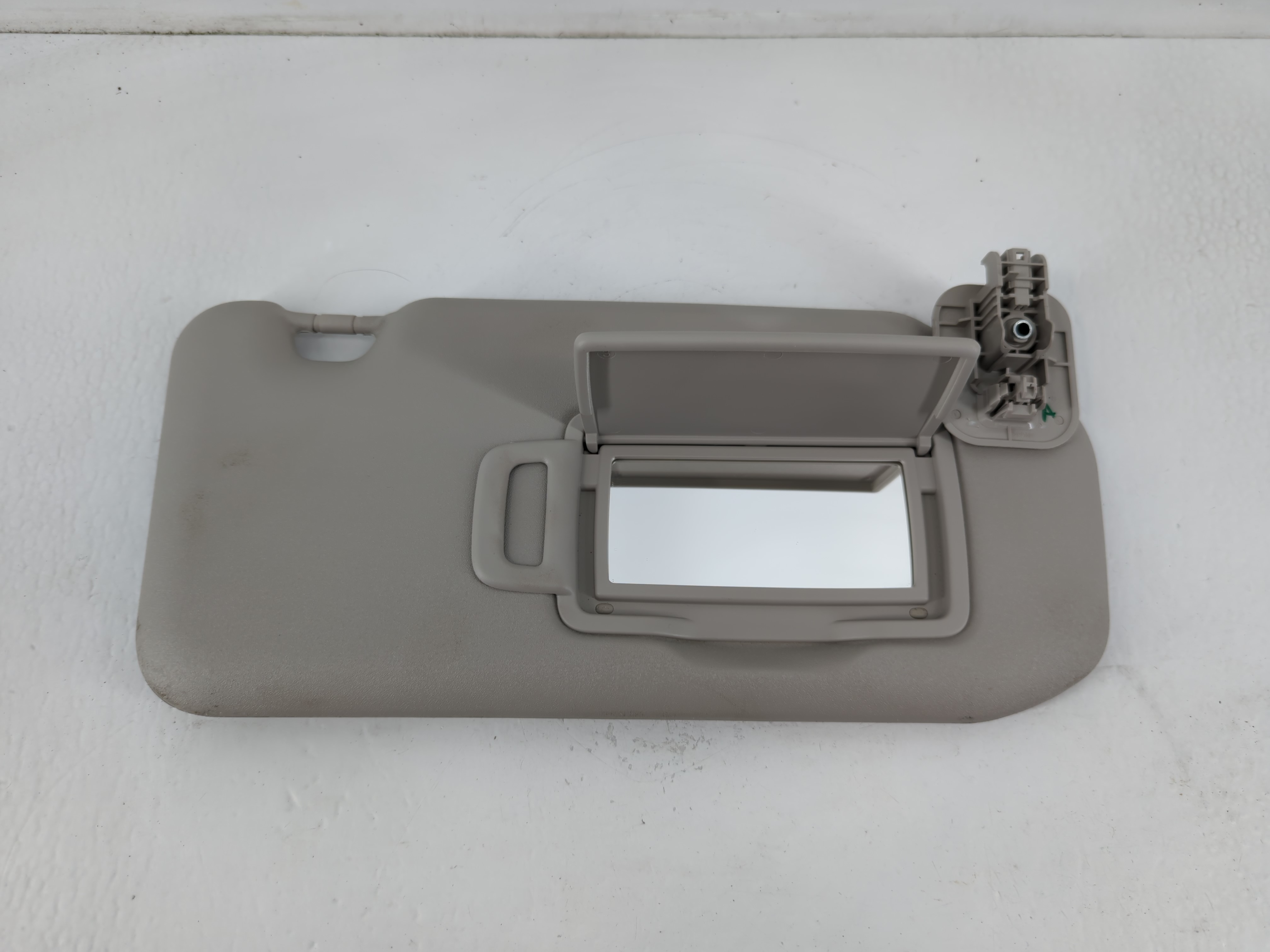 2020-2022 Nissan Sentra Passenger Sun Visor Mirror Right Sunvisor Grey 762782 - Oemusedautoparts1.com