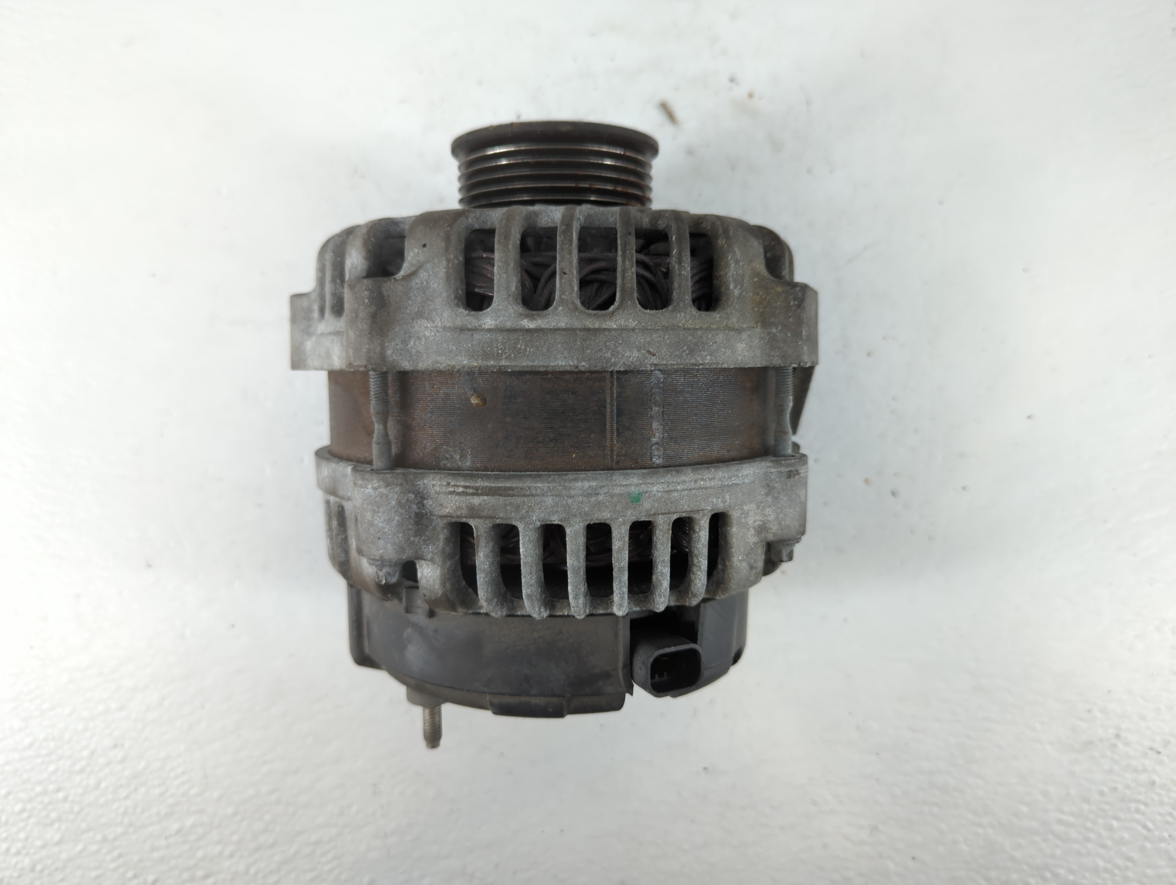 Picture of 2007 Gmc Yukon Xl 1500 Alternator Generator Charging Assembly Engine Oem 762852