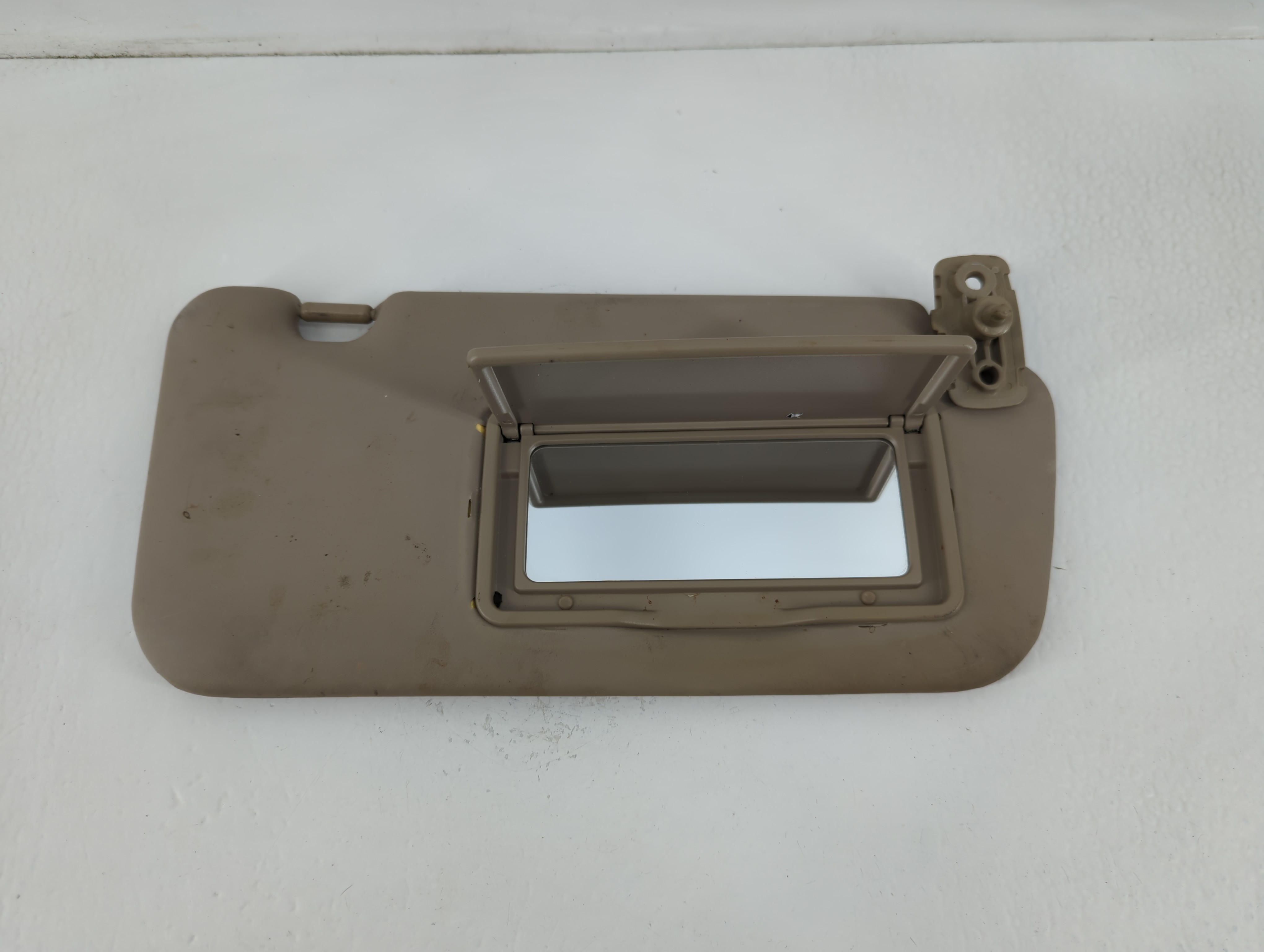 Picture of 2004-2009 Kia Spectra Passenger Sun Visor Mirror Right Sunvisor Beige 763571