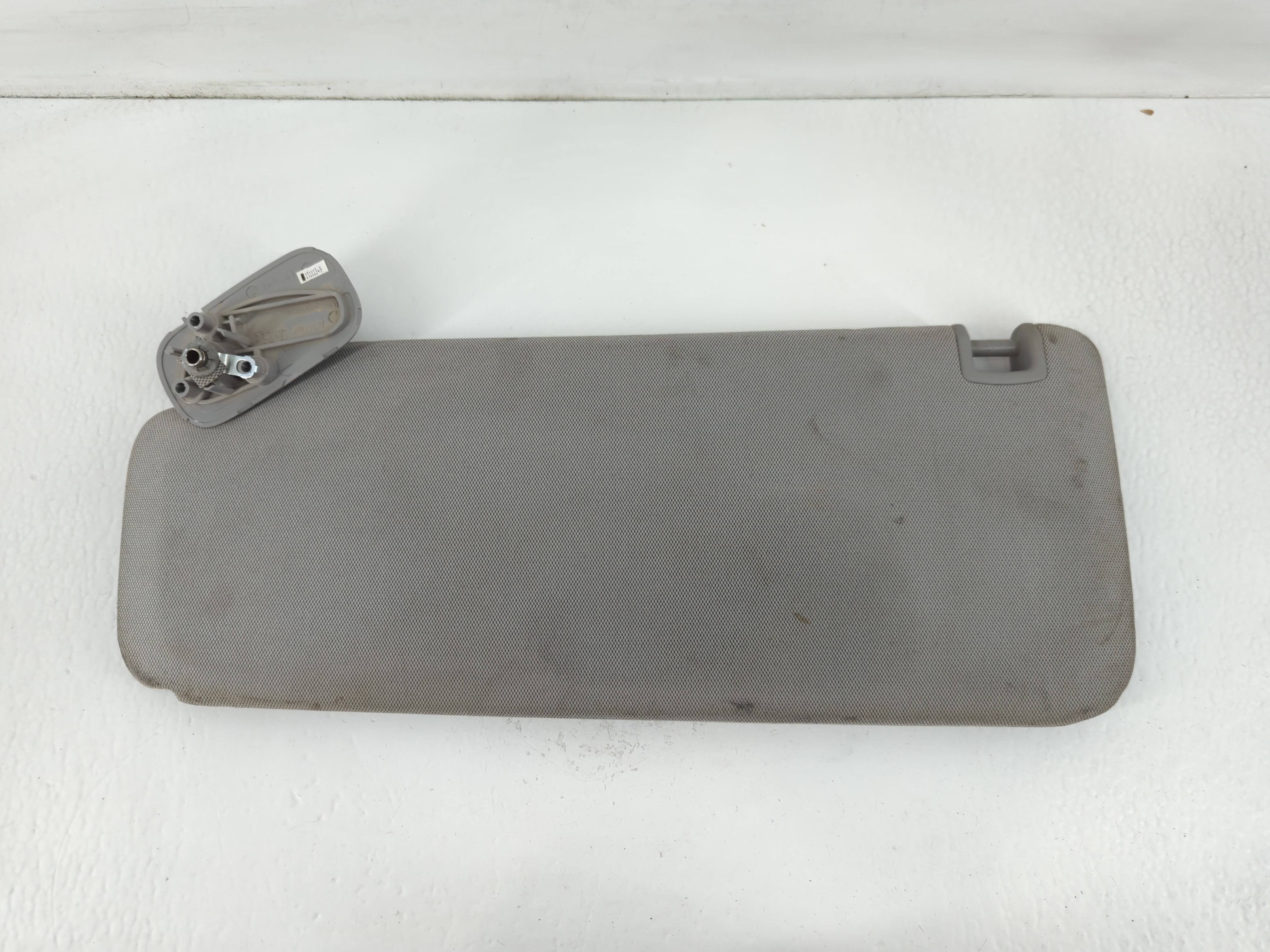 2015-2018 Chevrolet Silverado 2500 Driver Sun Visor Mirror Left Sunvisor 763600 - Oemusedautoparts1.com
