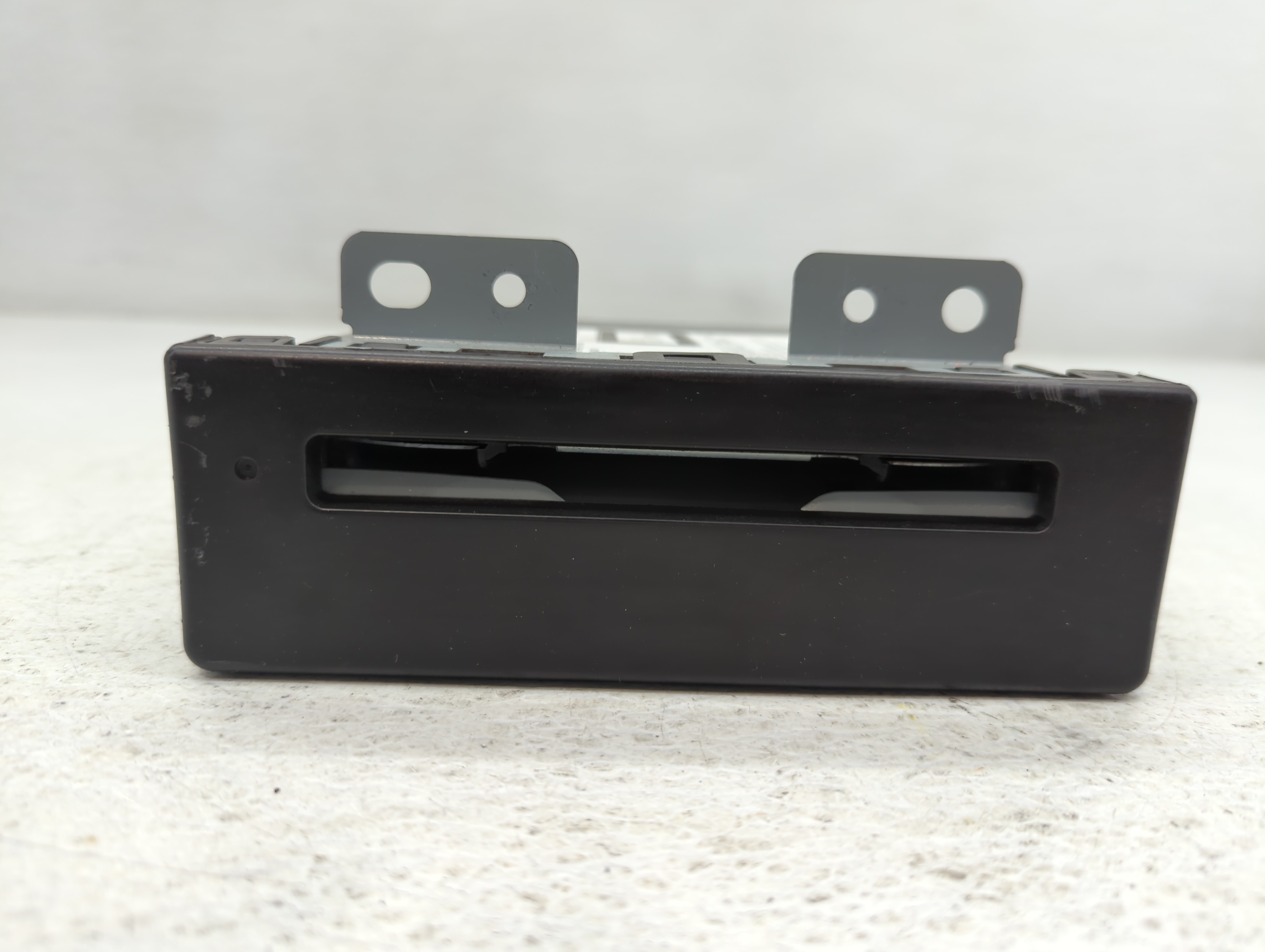 2017-2020 Chevrolet Tahoe Am Fm Cd Player Radio Receiver 763666 - Oemusedautoparts1.com