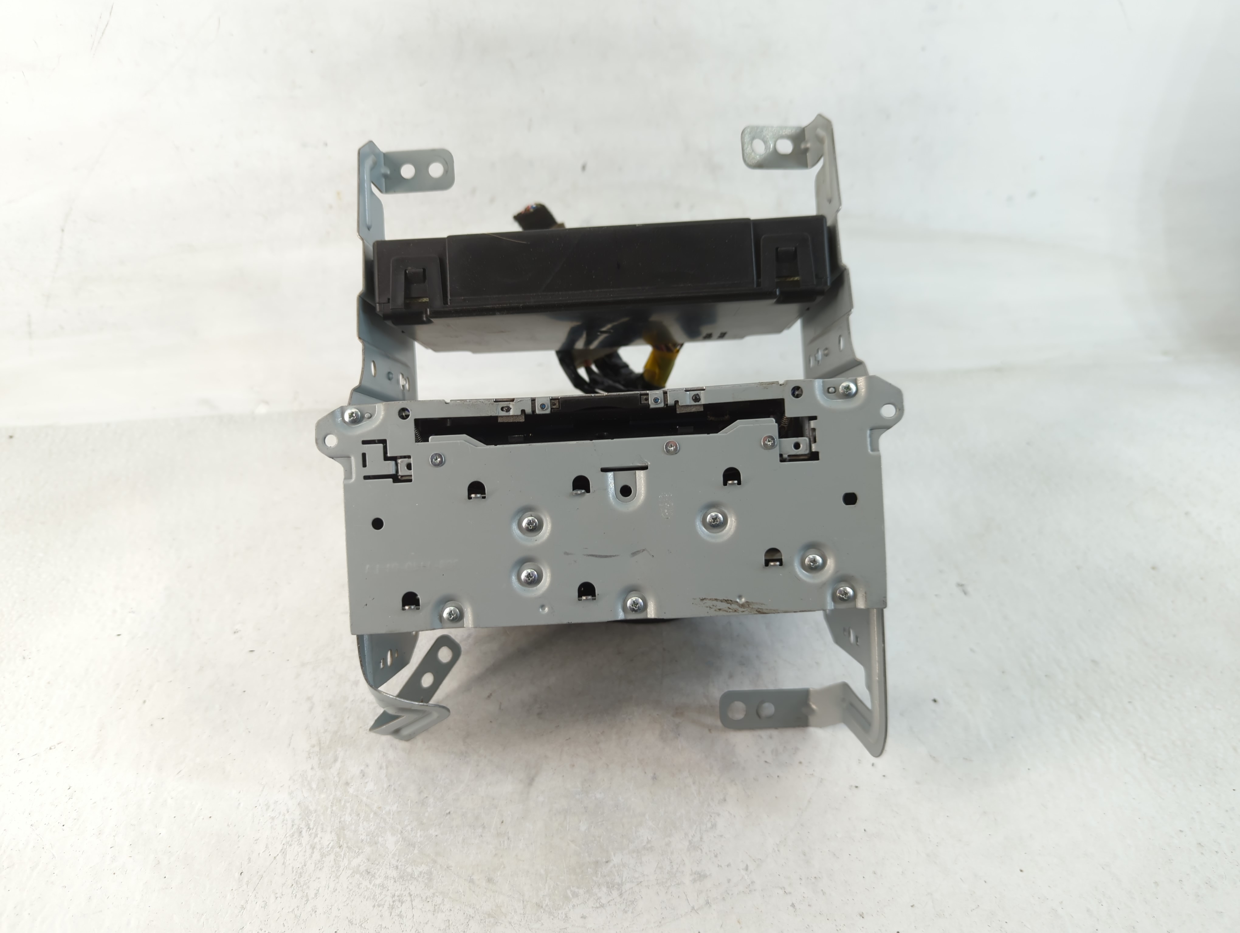2016-2018 Infiniti Q50 Am Fm Cd Player Radio Receiver 763674 - Oemusedautoparts1.com