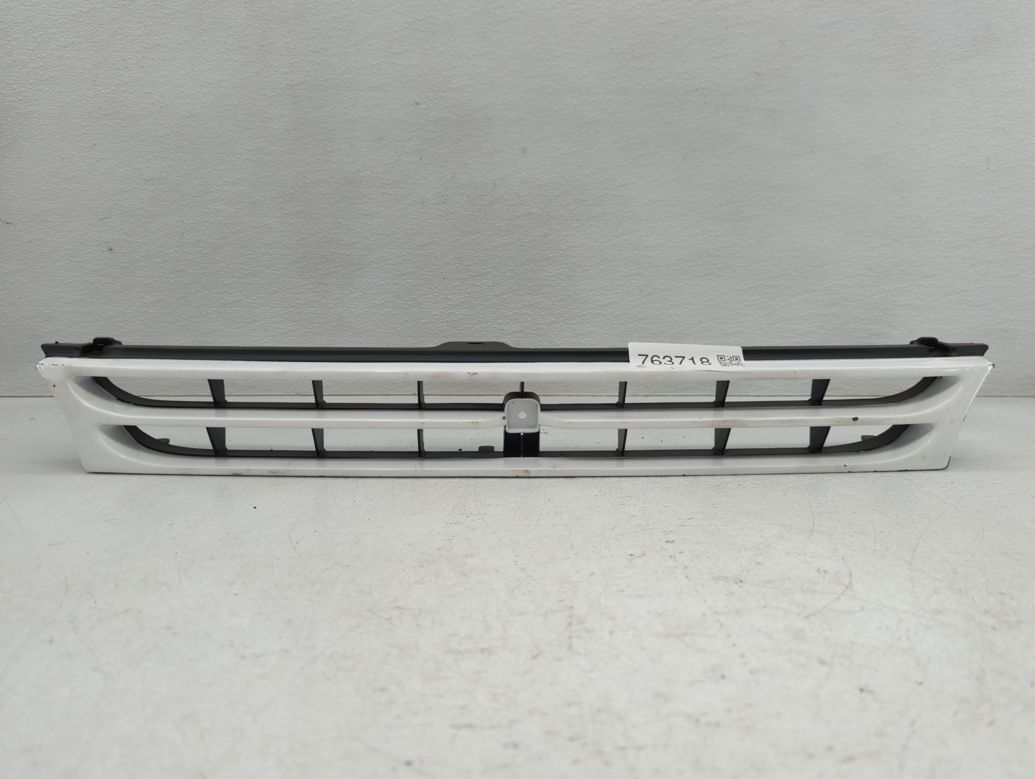 1990 Chevrolet Prizm Front Bumper Grille Cover 763718 - Oemusedautoparts1.com