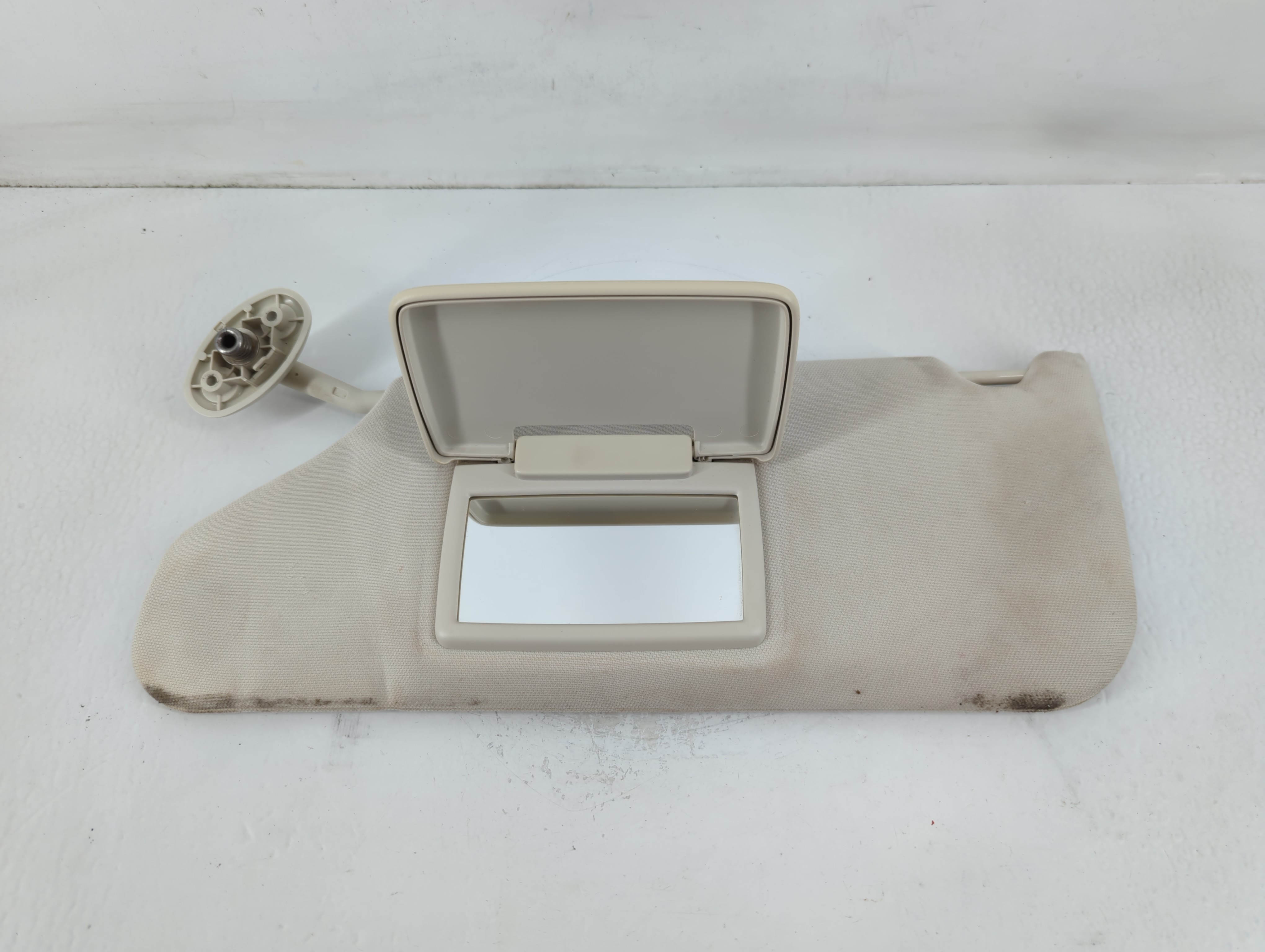 2007-2007 Chrysler Sebring Driver Sun Visor Mirror Left Sunvisor 763798 - Oemusedautoparts1.com