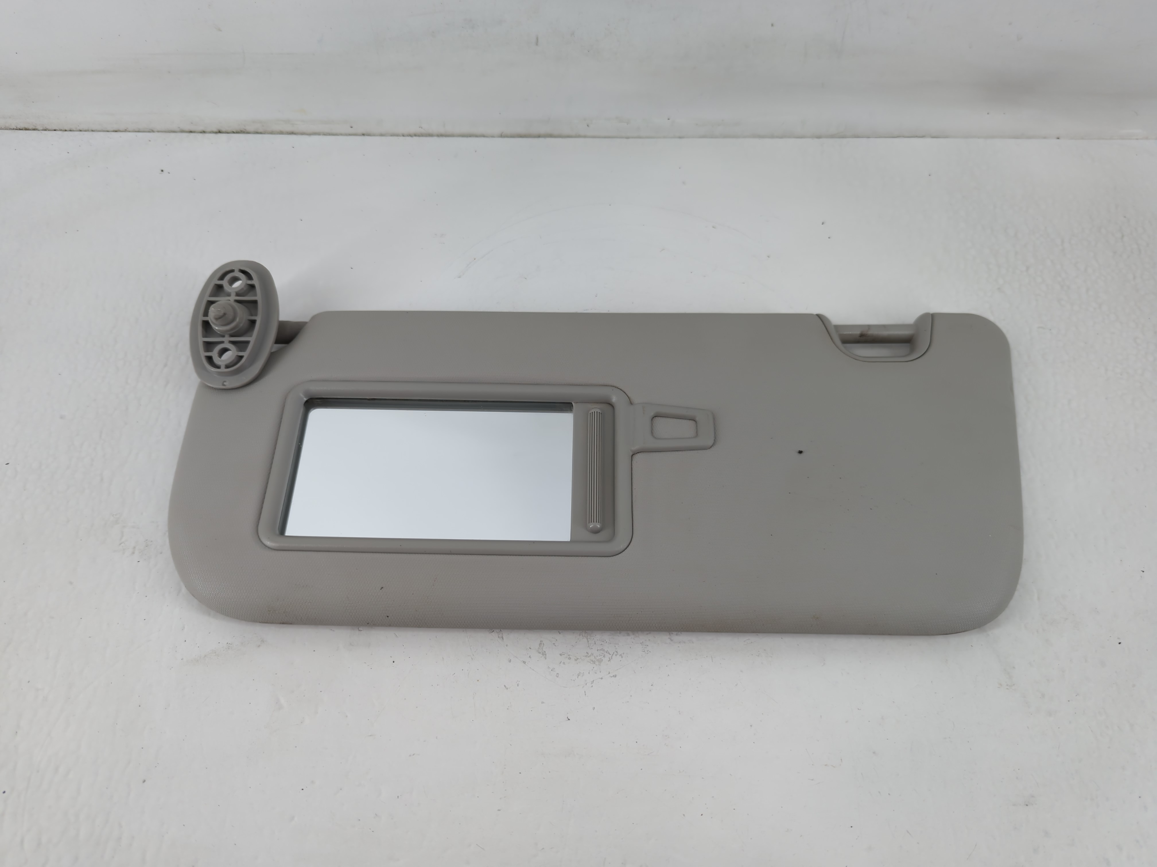2014-2019 Kia Soul Driver Sun Visor Mirror Left Sunvisor Grey 763847 - Oemusedautoparts1.com