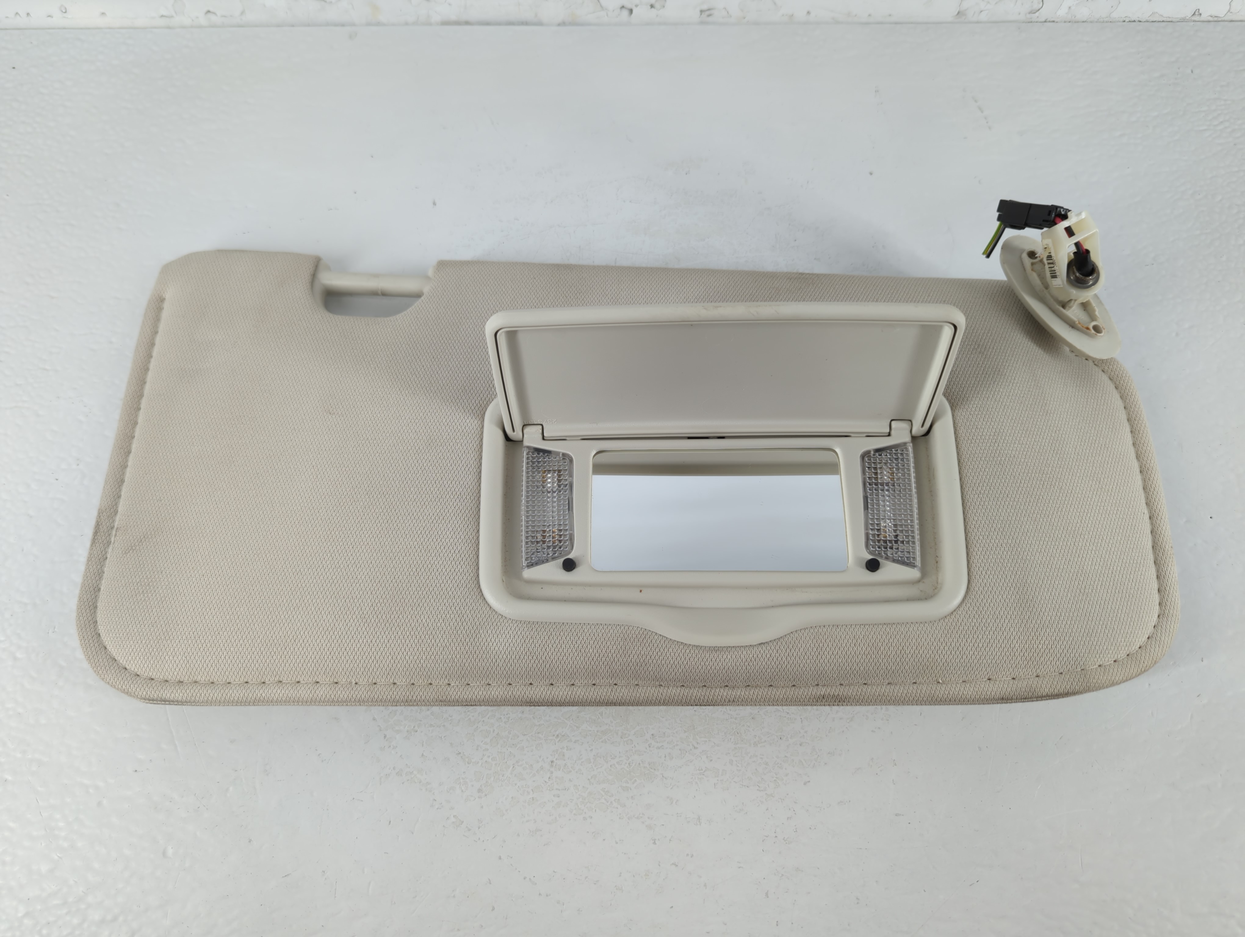 2008-2009 Ford Escape Passenger Sun Visor Mirror Right Sunvisor Pale Grey 763865 - Oemusedautoparts1.com