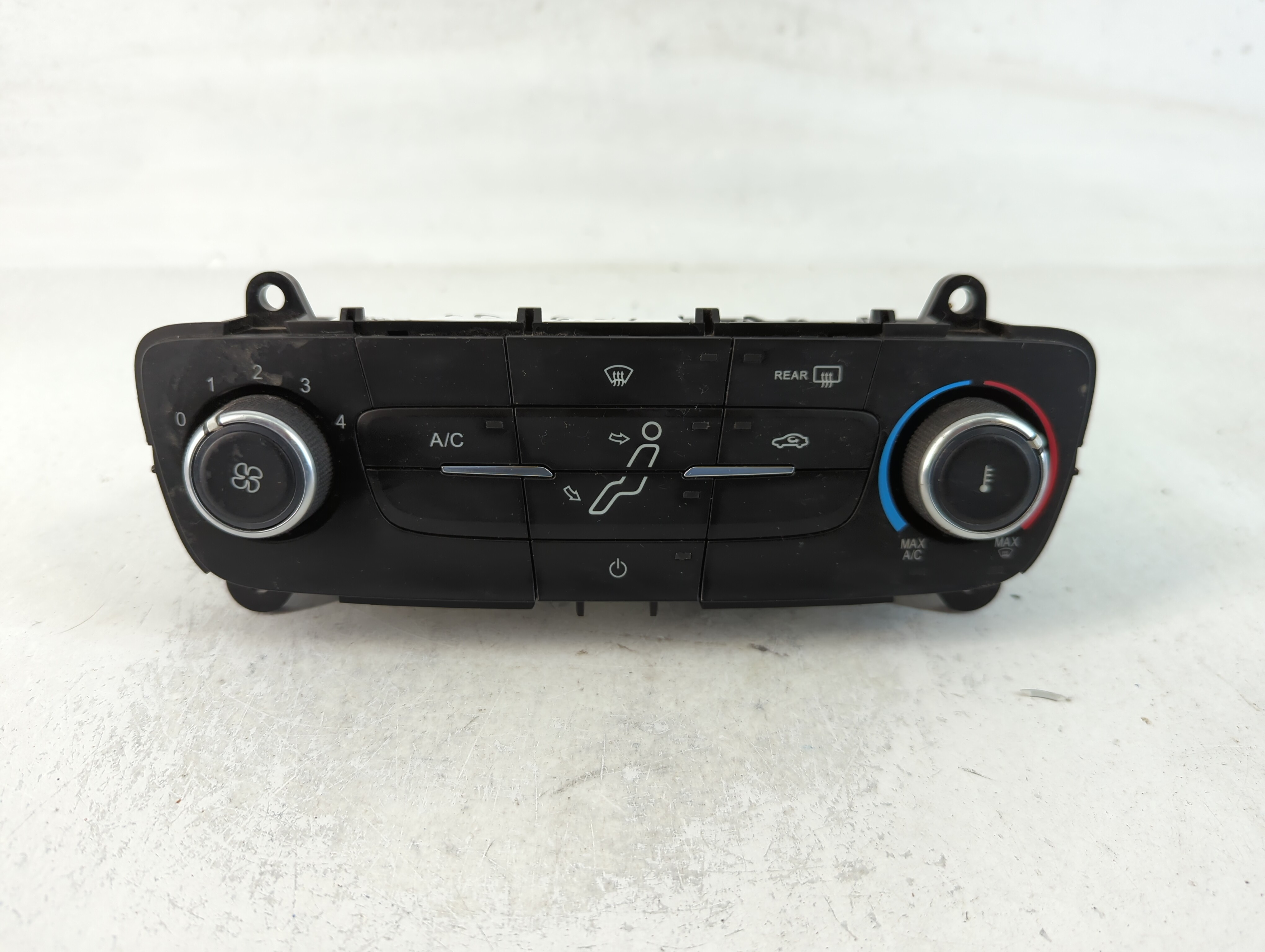 2015-2018 Ford Focus Ac Heater Climate Control F1et-19980-jj 763901 - Oemusedautoparts1.com
