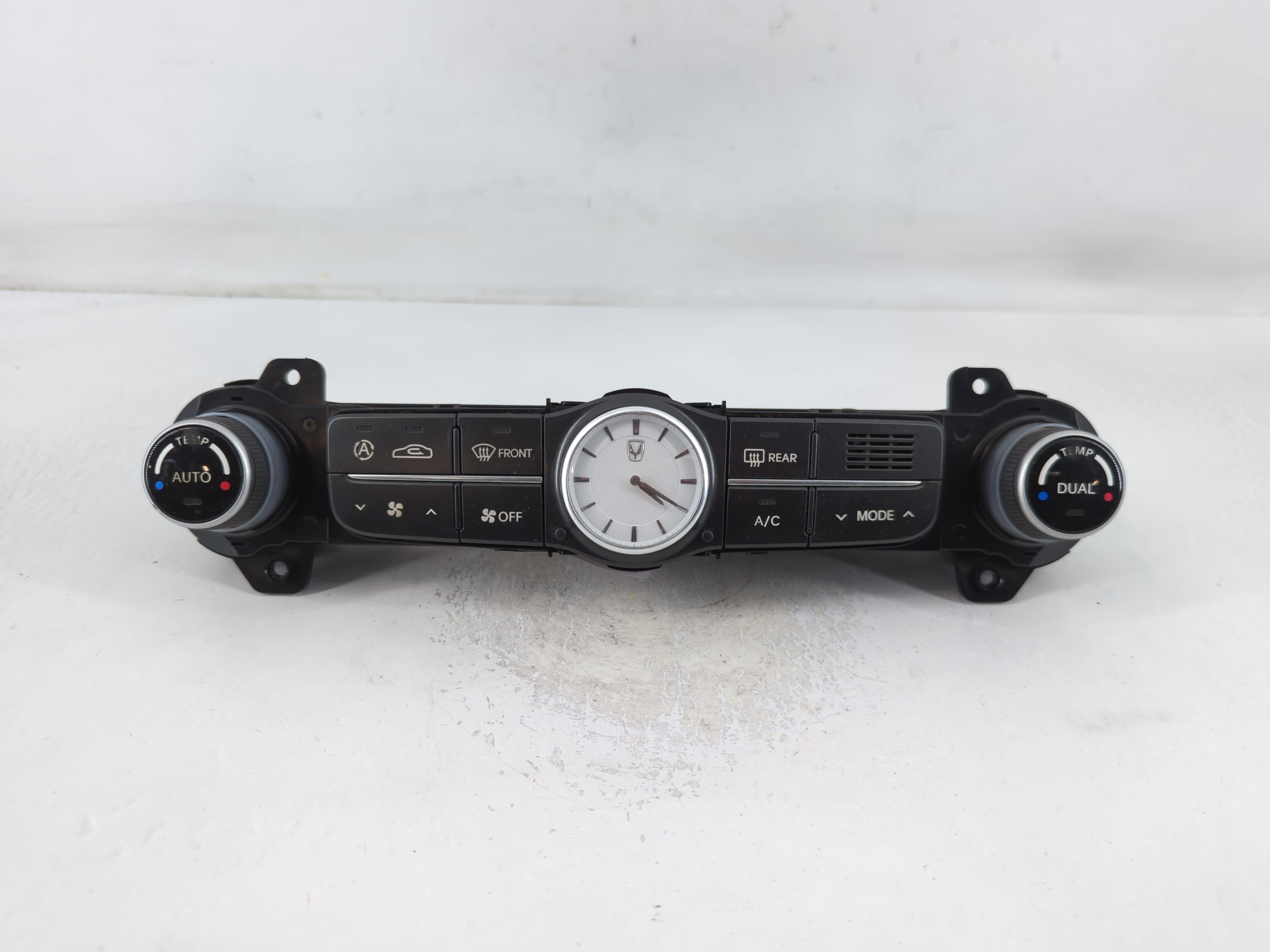 2011-2013 Hyundai Equus Ac Heater Climate Control Temperature Oem 763958 - Oemusedautoparts1.com