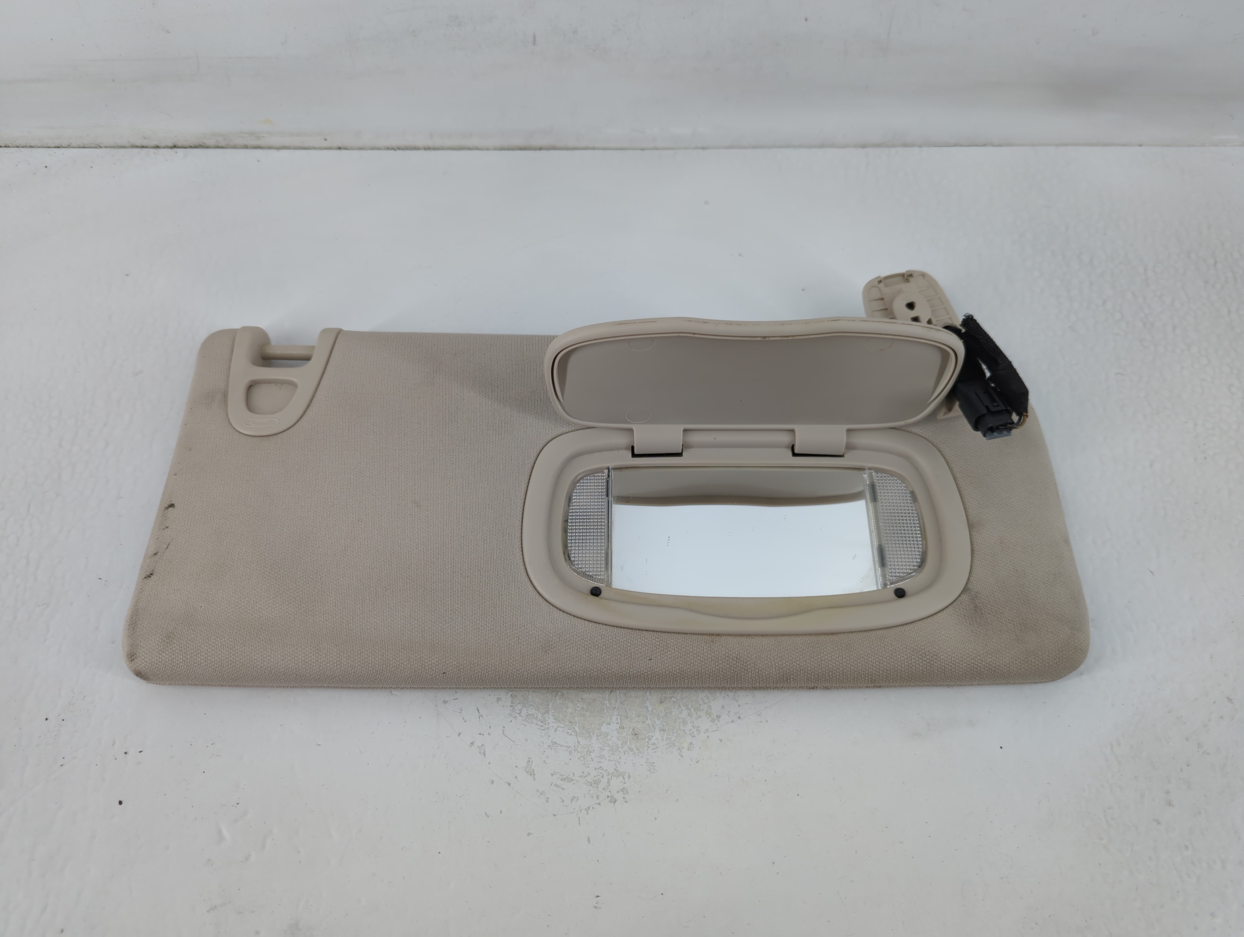 2015-2015 Chrysler 200 Passenger Sun Visor Mirror Right Sunvisor Beige 763998 - Oemusedautoparts1.com