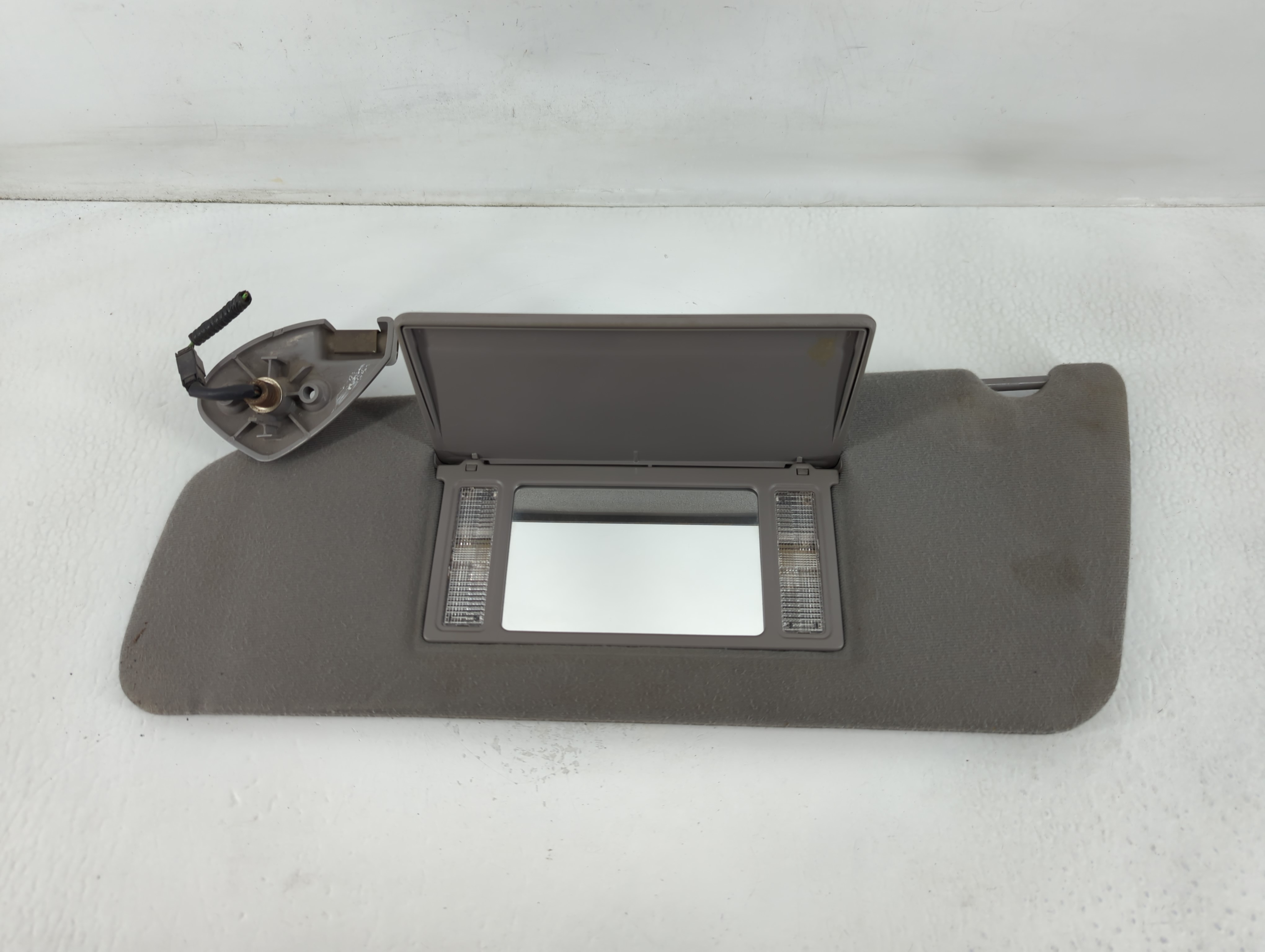 2001 Lincoln Navigator Driver Sun Visor Mirror Left Sunvisor Grey 764001 - Oemusedautoparts1.com