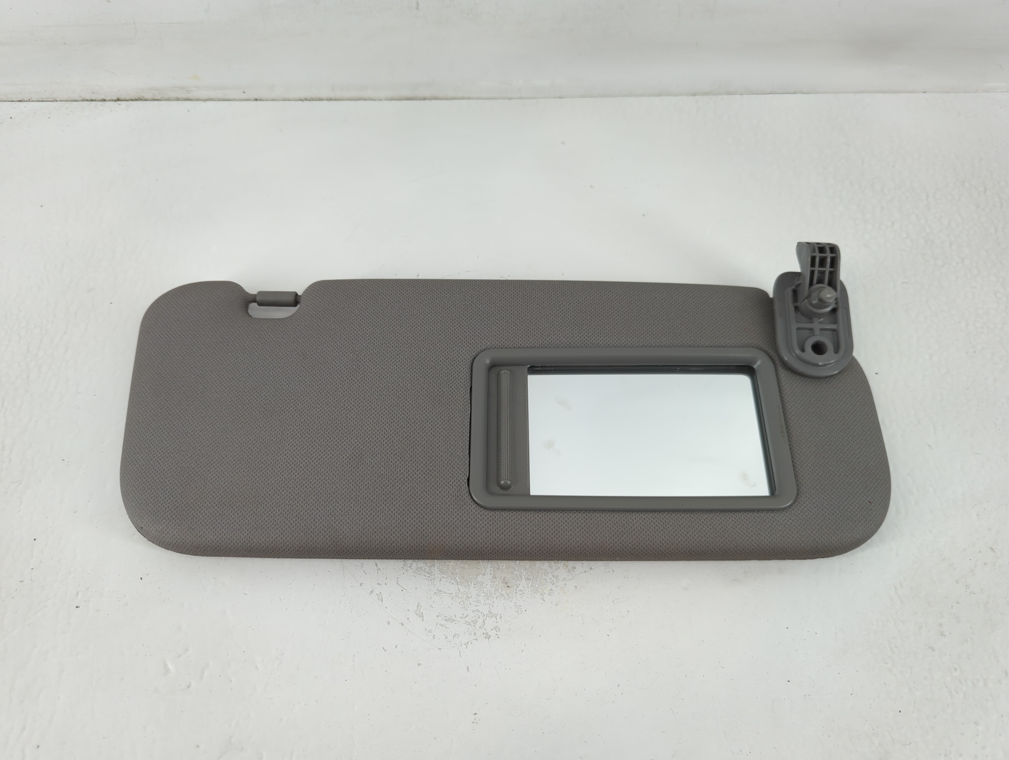 2014-2017 Hyundai Accent Passenger Sun Visor Mirror Right Sunvisor Grey 764003 - Oemusedautoparts1.com