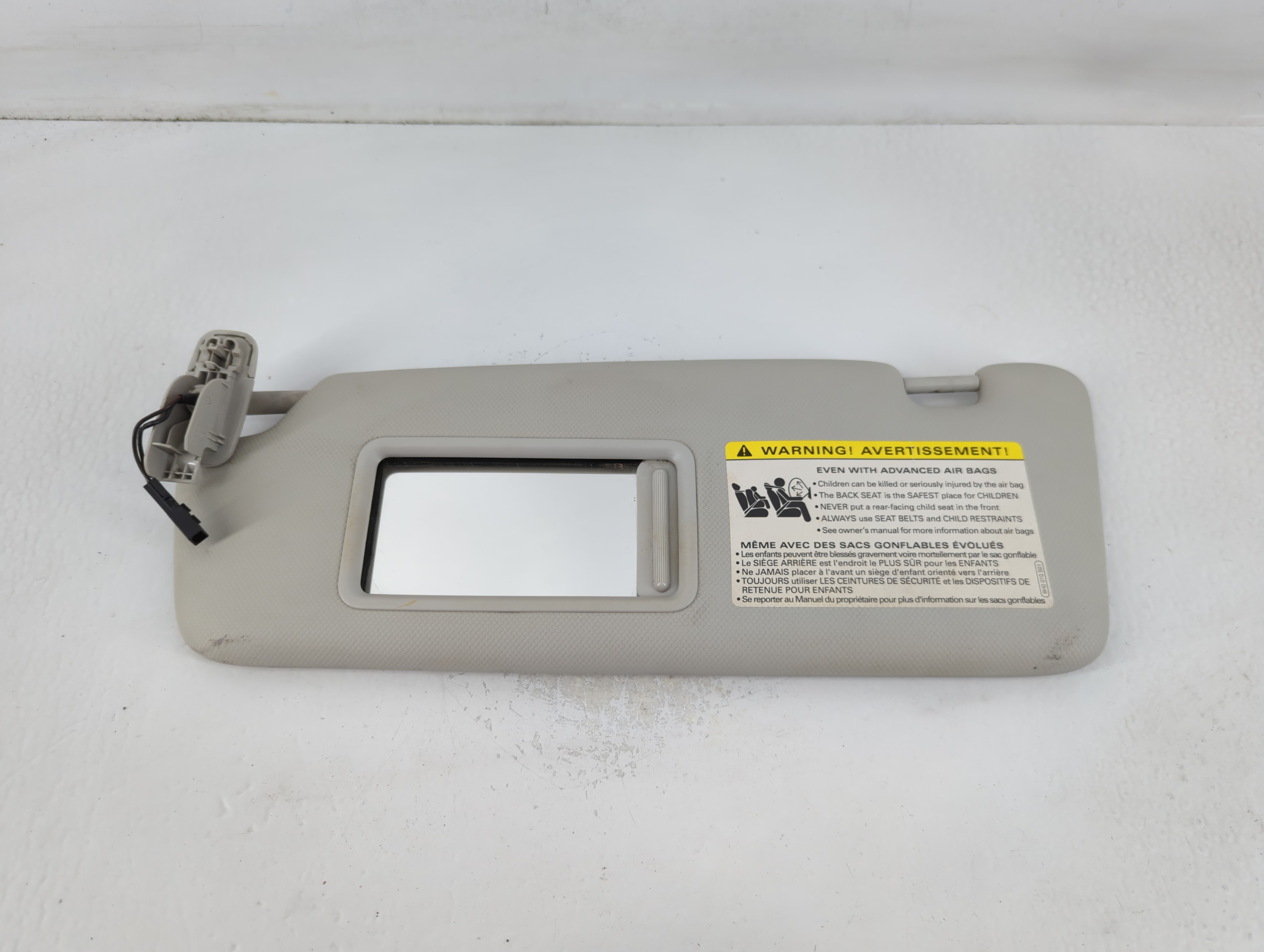 2009-2012 Audi A4 Driver Sun Visor Mirror Left Sunvisor Light Grey 764022 - Oemusedautoparts1.com