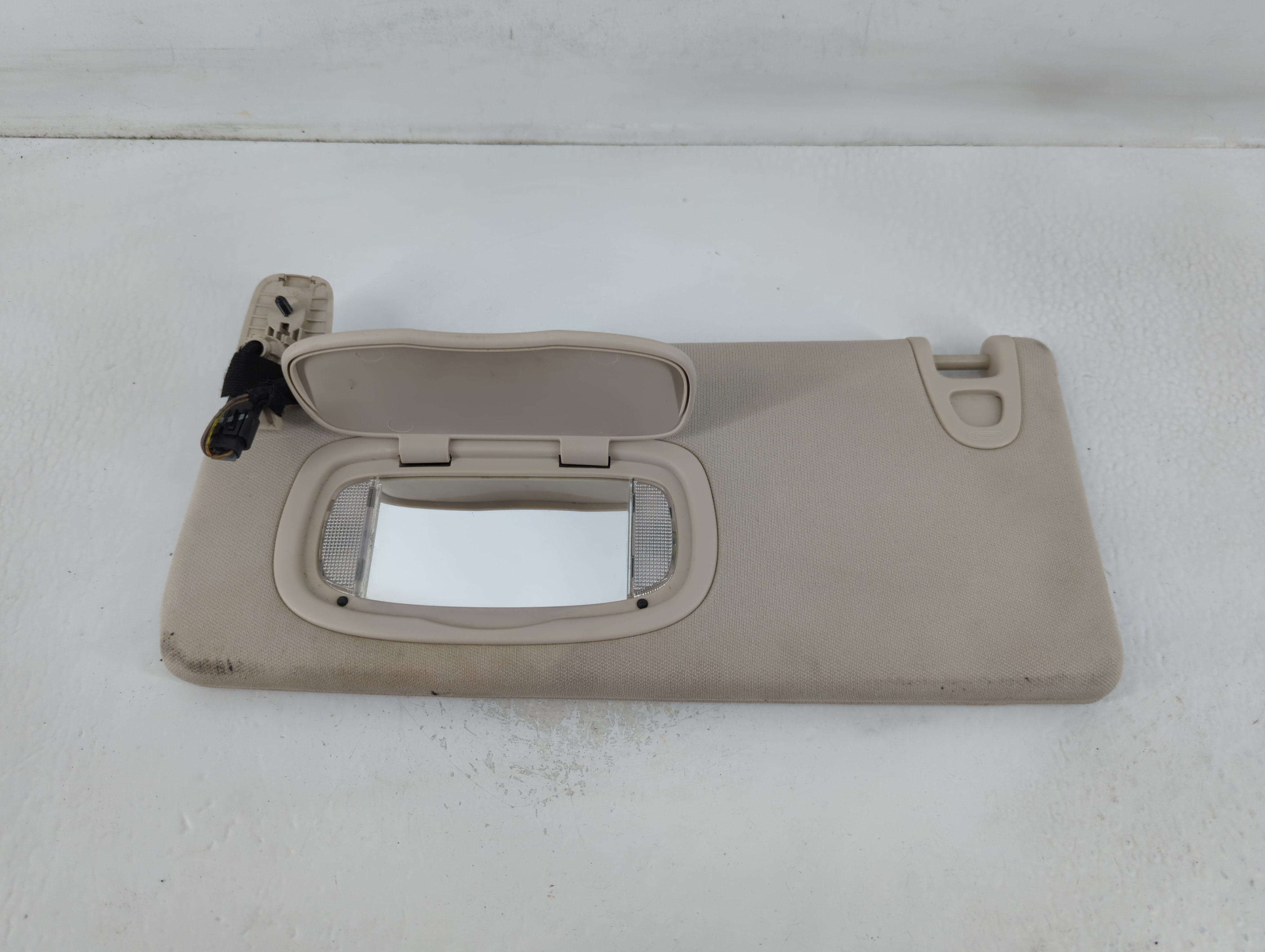 2015-2015 Chrysler 200 Driver Sun Visor Mirror Left Sunvisor Grey 764037 - Oemusedautoparts1.com