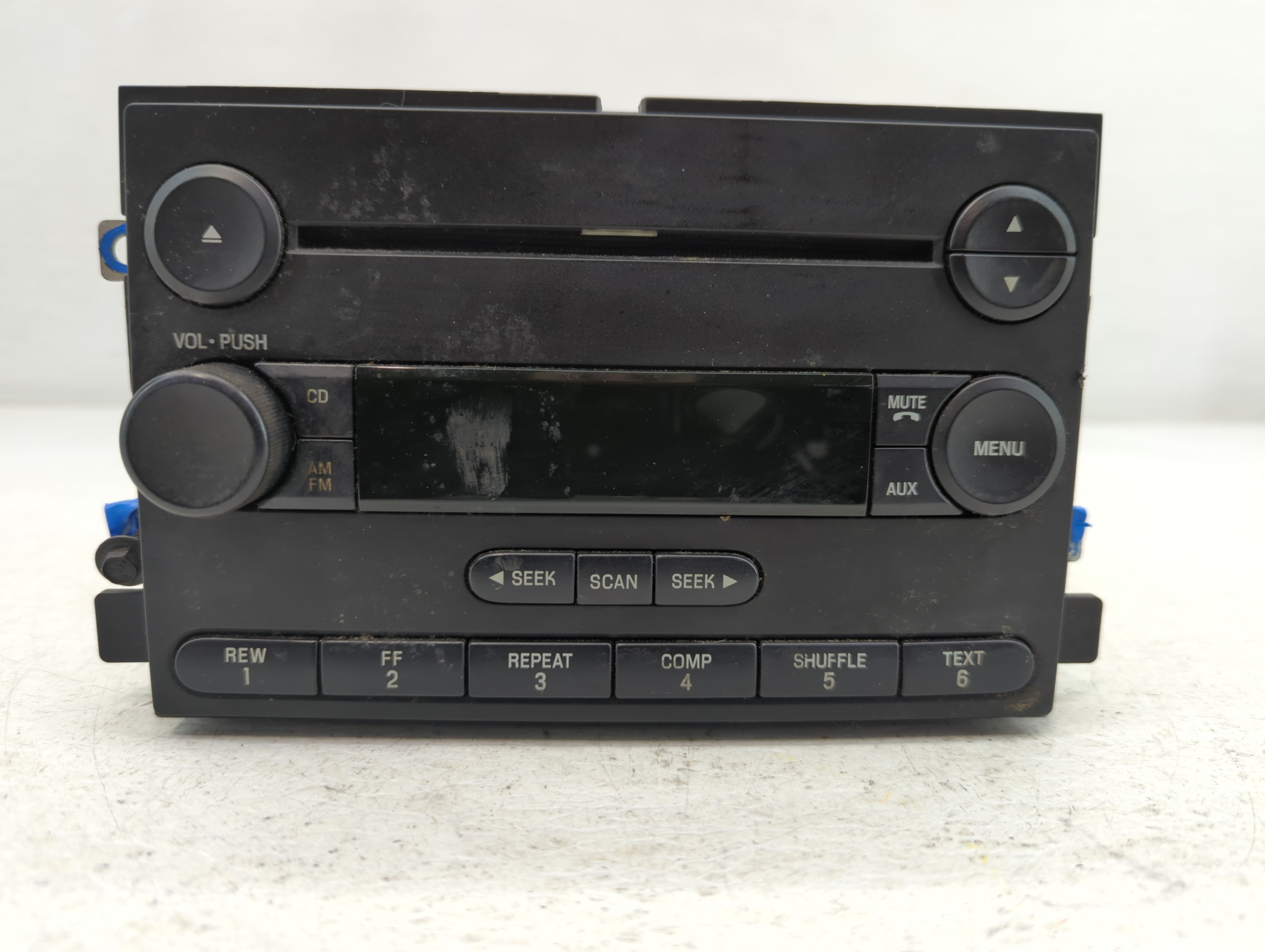 2005-2006 Ford Freestyle Am Fm Cd Player Radio Receiver 764102 - Oemusedautoparts1.com