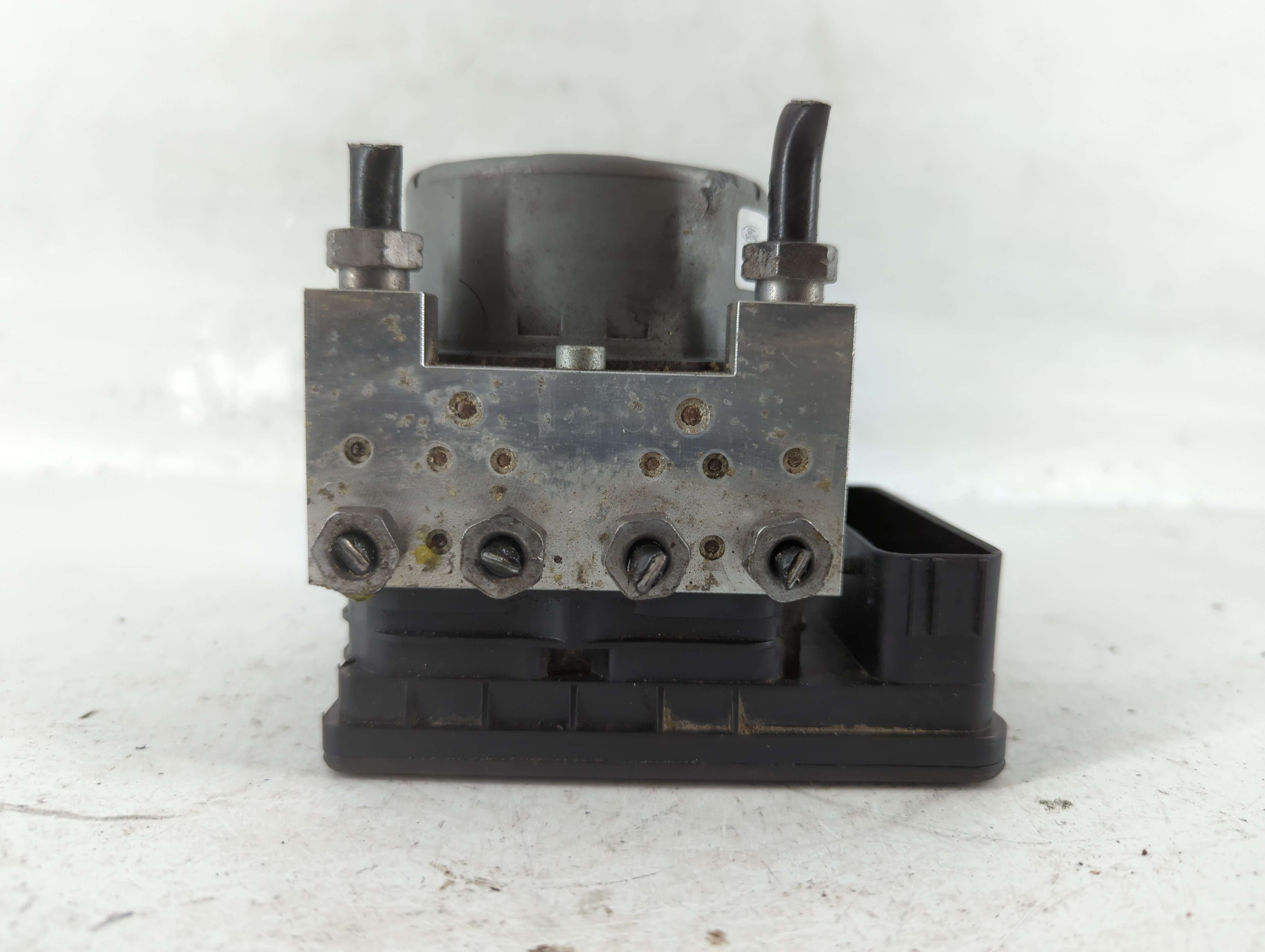 2017-2017 Lincoln Mkc Abs Pump Control Module 764357 - Oemusedautoparts1.com