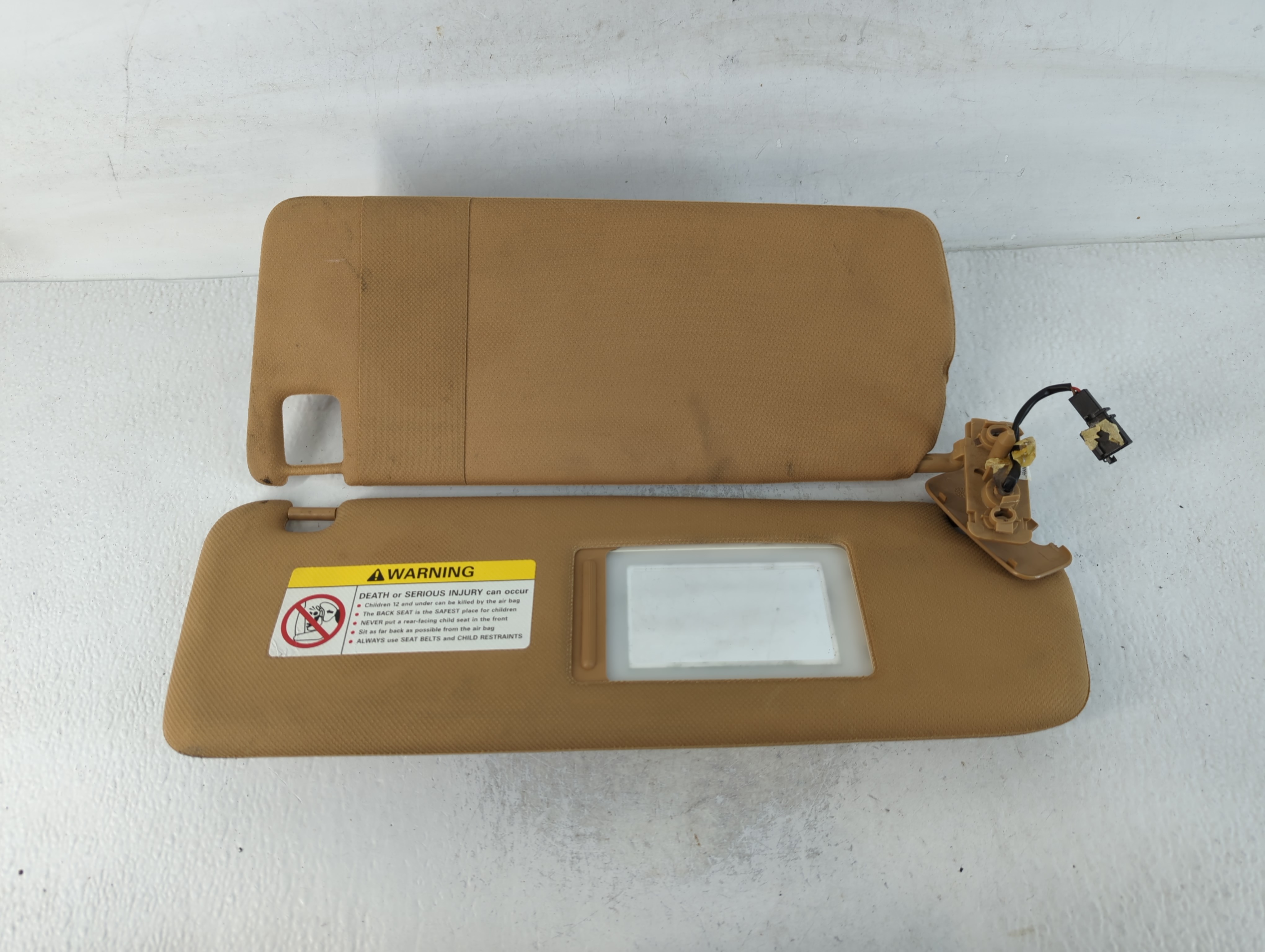 2003-2005 Porsche Cayenne Passenger Sun Visor Mirror Right Sunvisor 764488 - Oemusedautoparts1.com