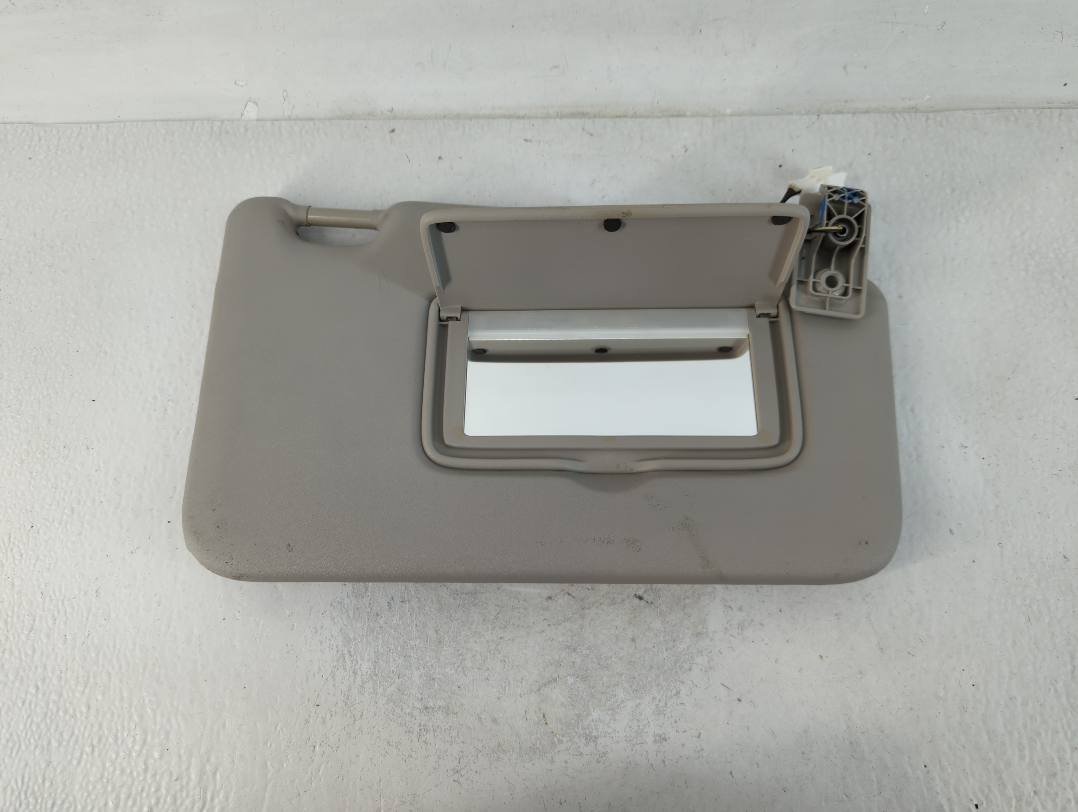 2018-2021 Nissan Kicks Passenger Sun Visor Mirror Right Sunvisor Grey 764499 - Oemusedautoparts1.com