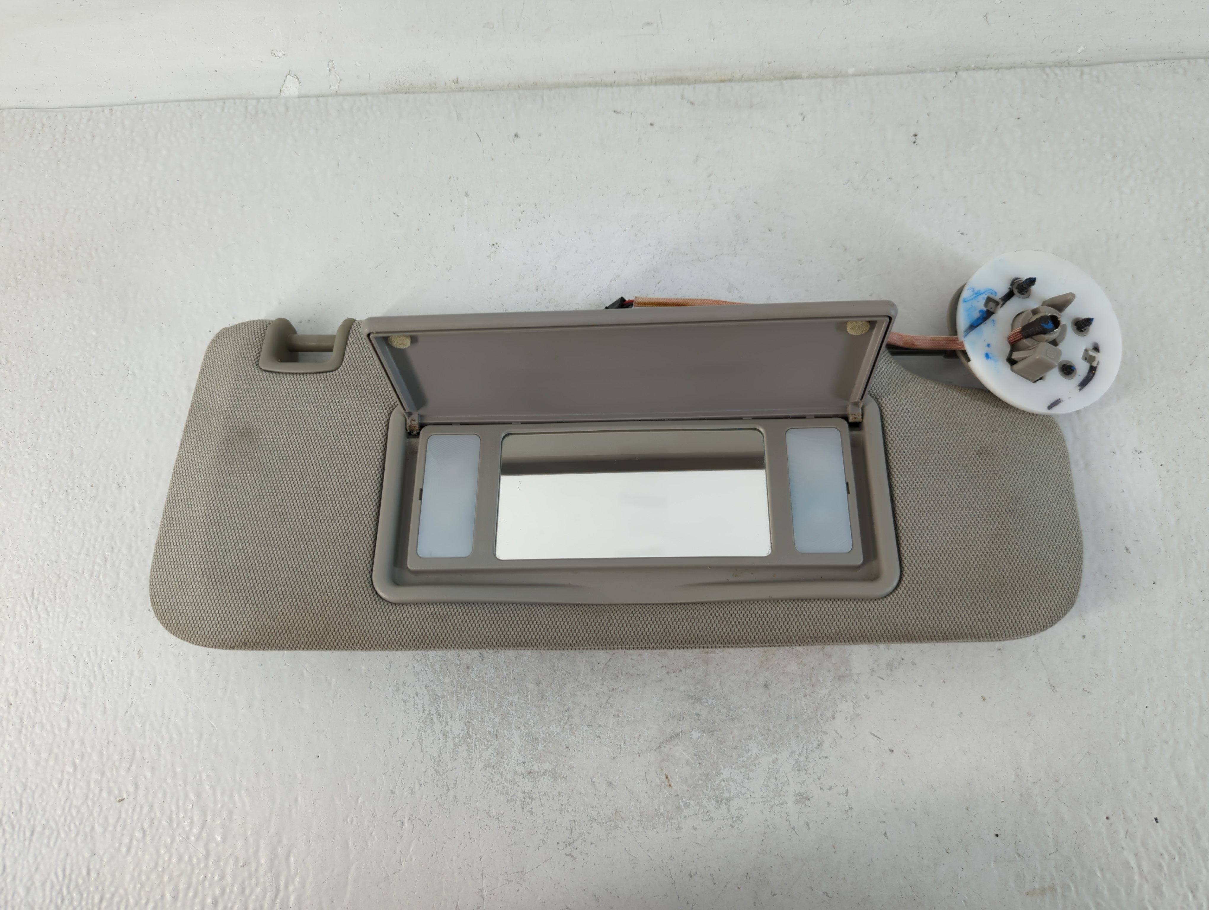2010-2015 Buick Lacrosse Passenger Sun Visor Mirror Right Sunvisor Grey 764563 - Oemusedautoparts1.com