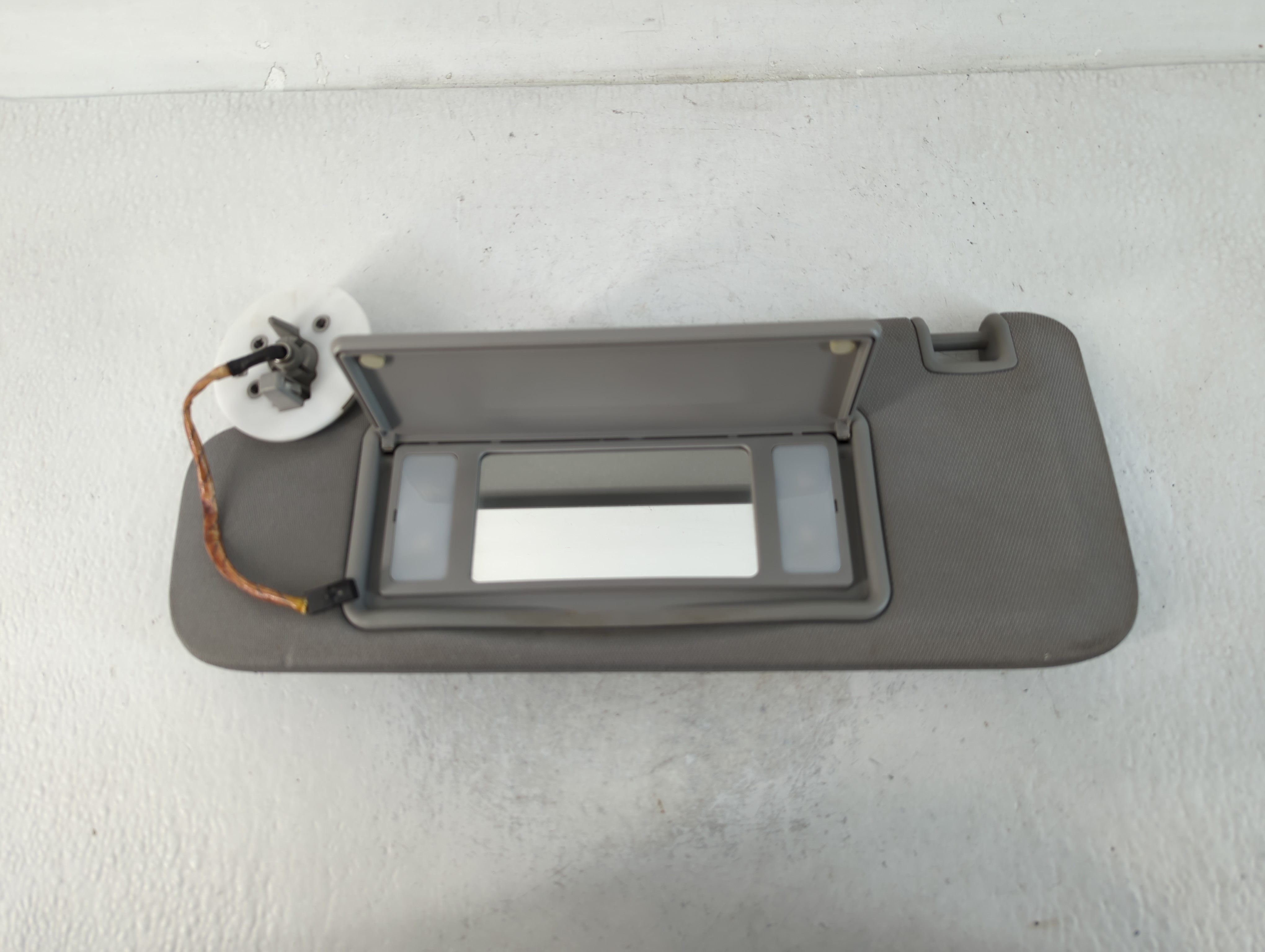 2016-2021 Chevrolet Malibu Driver Sun Visor Mirror Left Sunvisor Grey 764595 - Oemusedautoparts1.com
