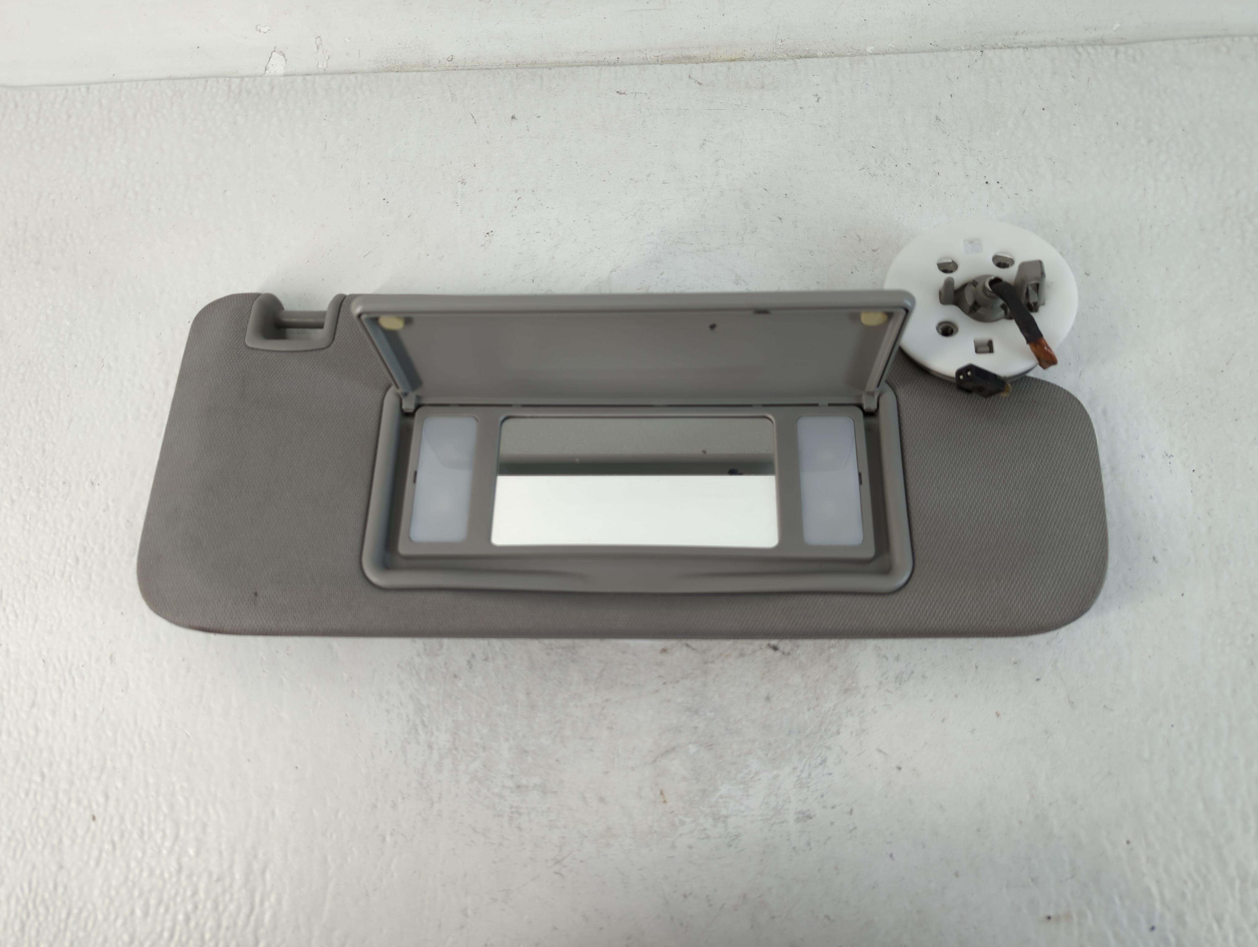 2016-2021 Chevrolet Malibu Passenger Sun Visor Mirror Right Sunvisor Grey 764596 - Oemusedautoparts1.com
