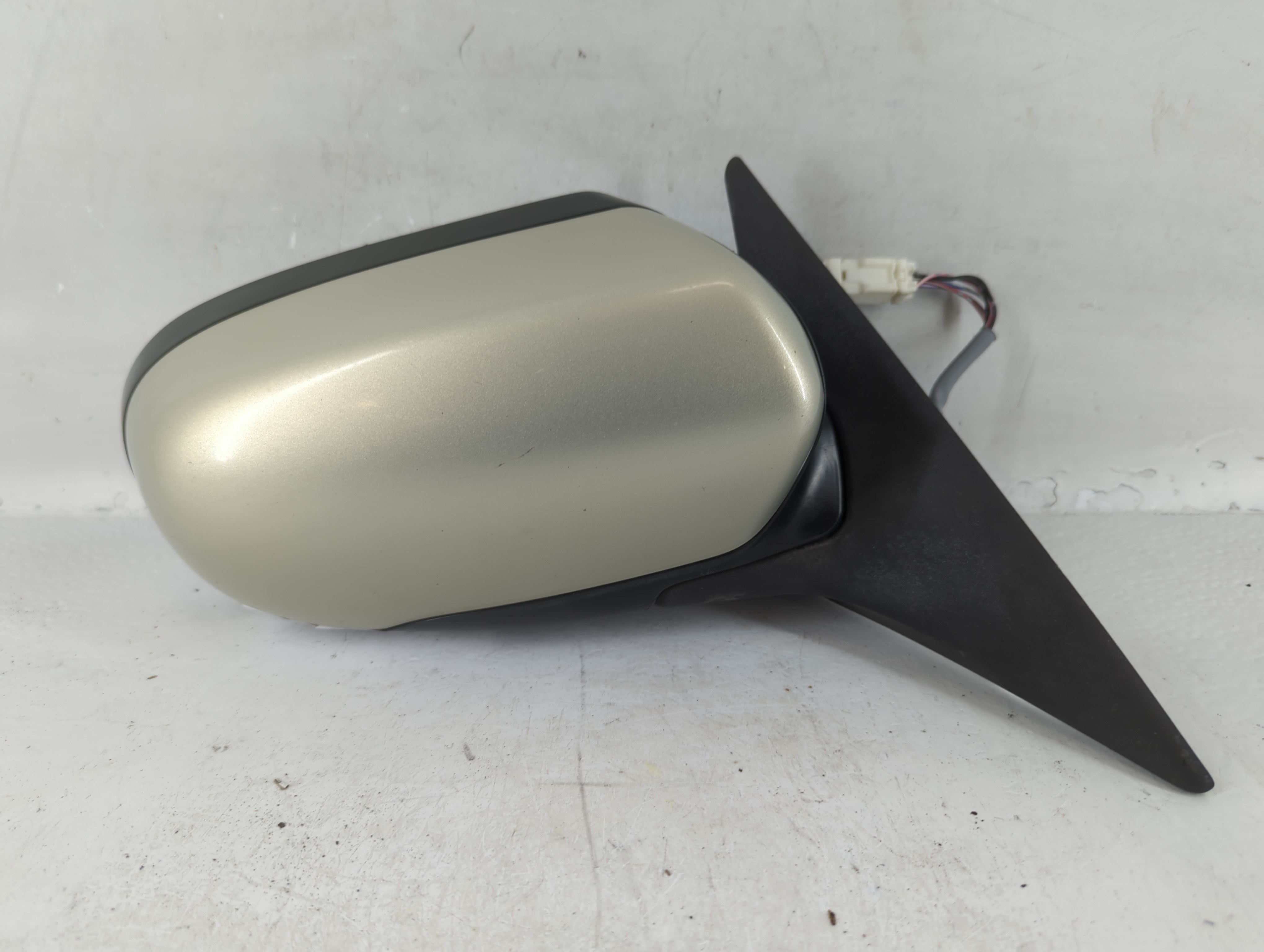 2005-2009 Subaru Legacy Passenger Right Side View Power Door Mirror Beige 764611 - Oemusedautoparts1.com
