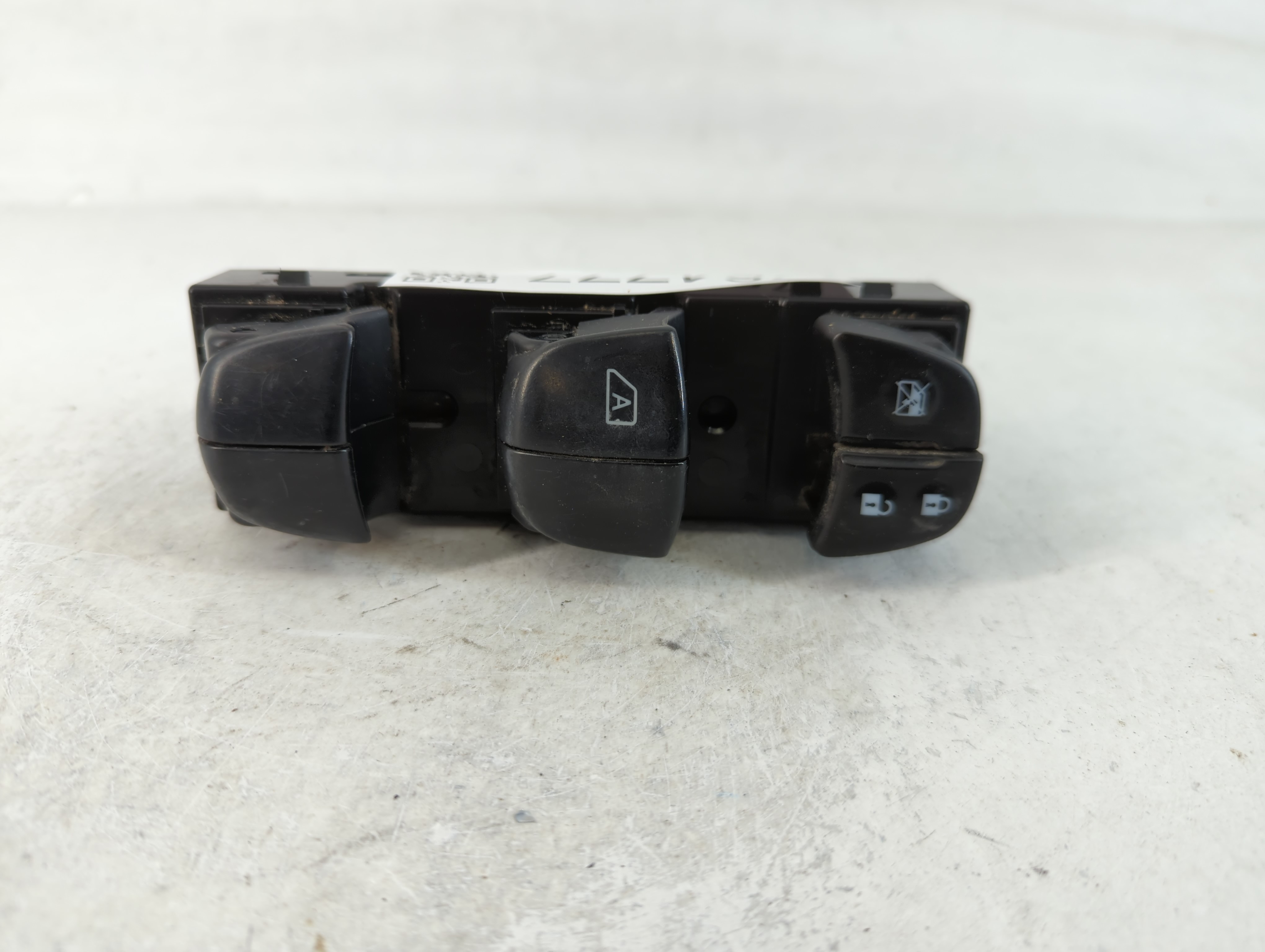 Picture of 2014-2020 Nissan Rogue Driver Left Door Master Power Window Switch 764777