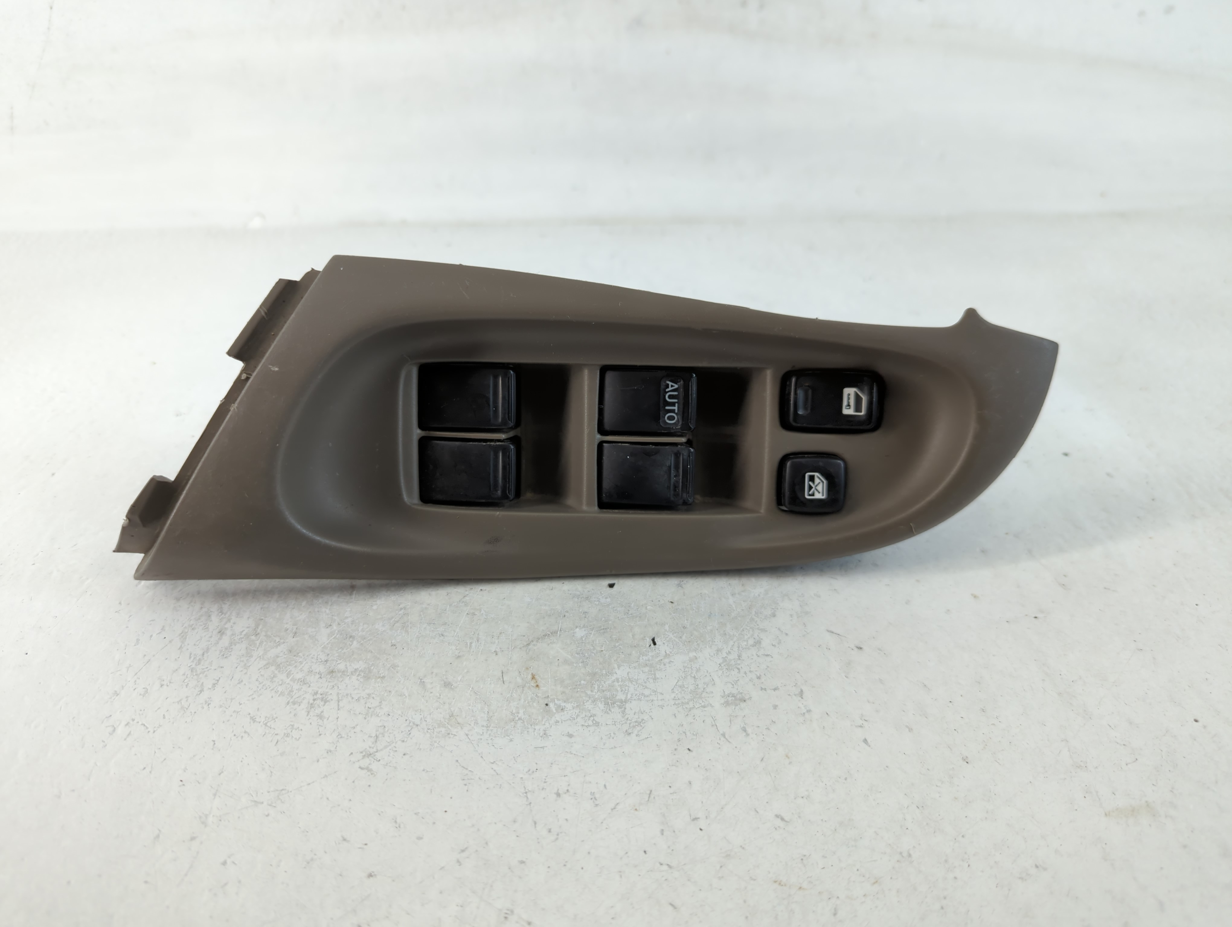 2000-2006 Nissan Sentra Driver Left Door Master Power Window Switch 764793 - Oemusedautoparts1.com