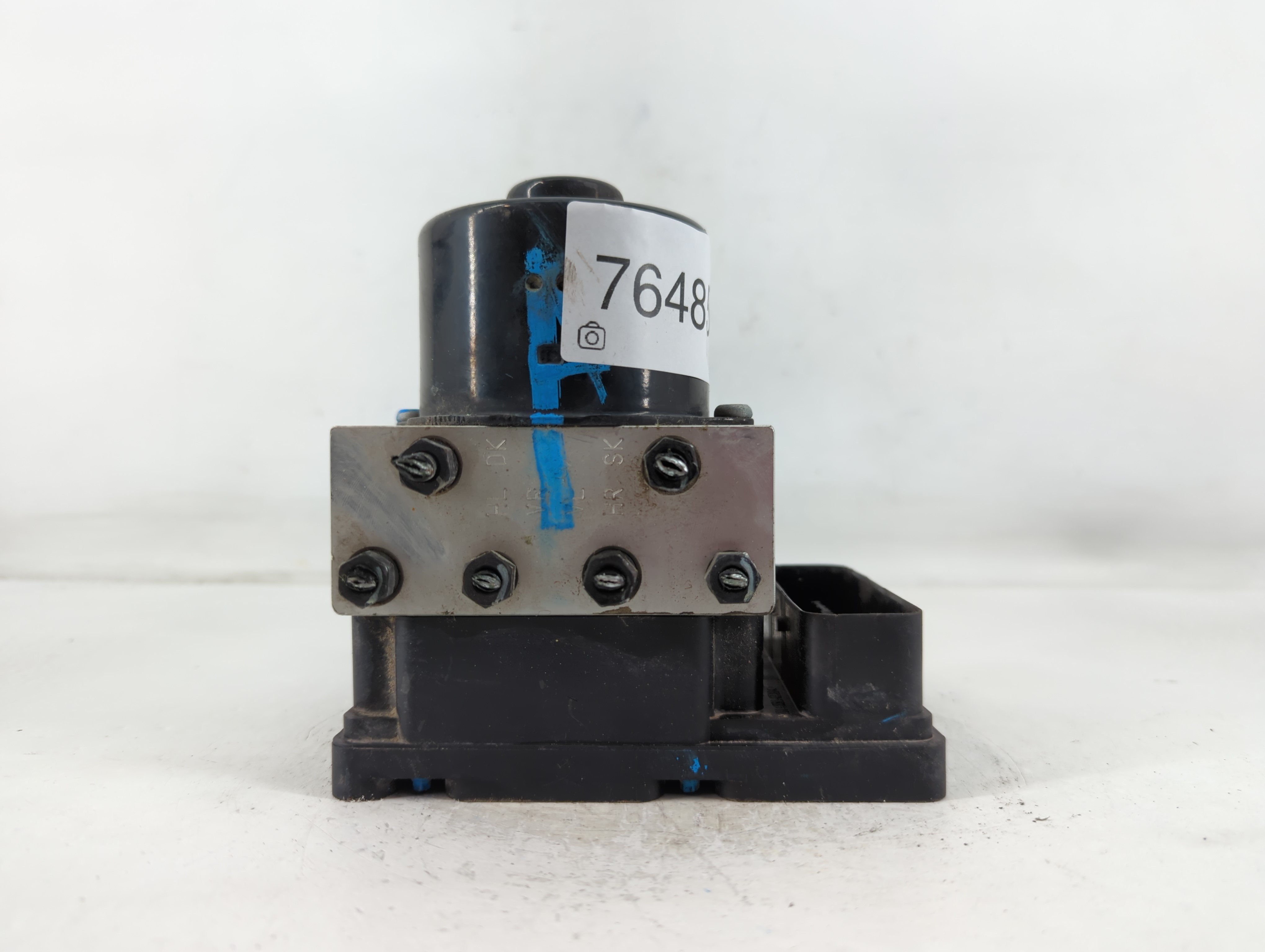 Picture of 2003-2004 Porsche Cayenne Abs Pump Control Module 764854