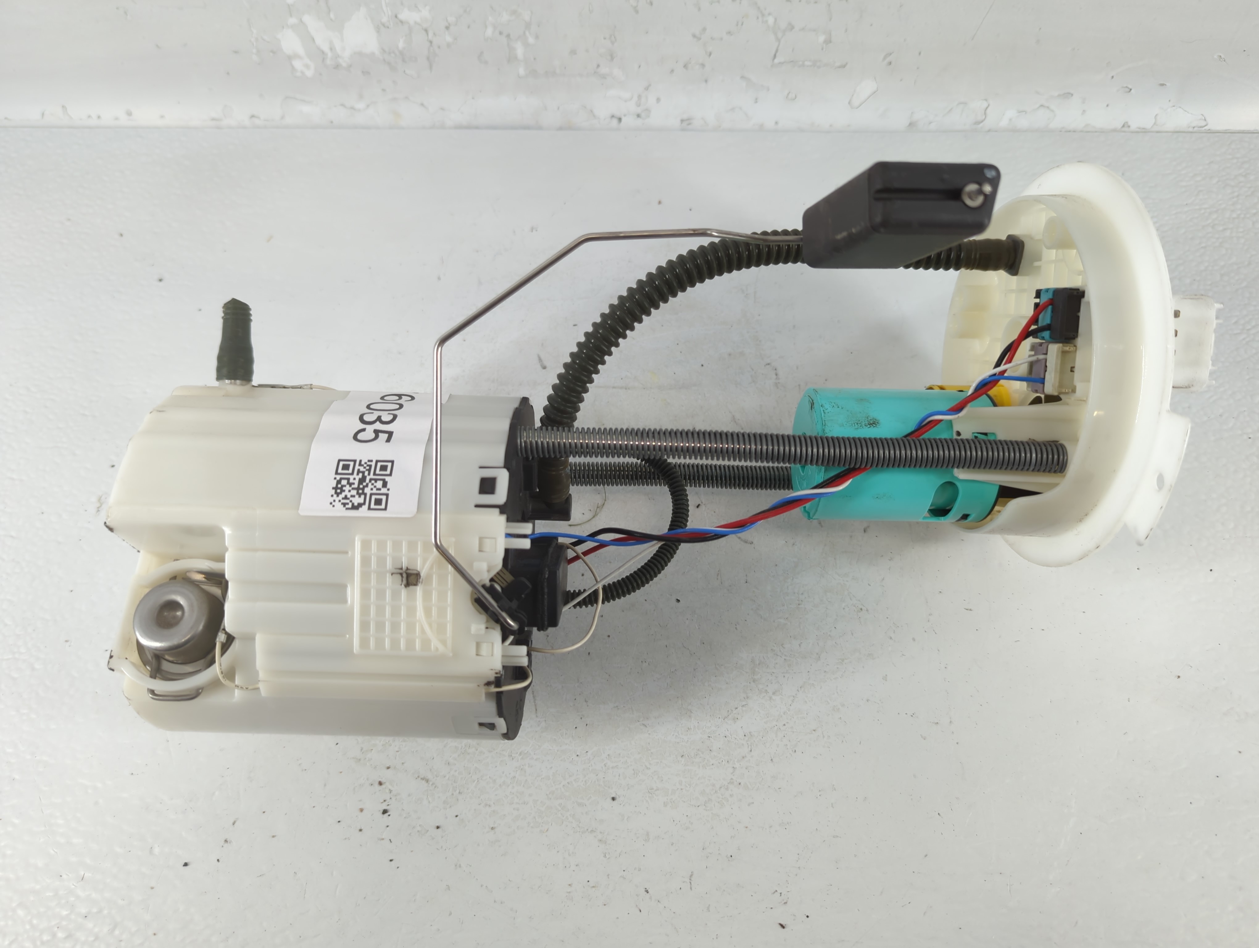 Picture of 2012-2017 Gmc Terrain Electrical Gas Fuel Pump Assembly 765035
