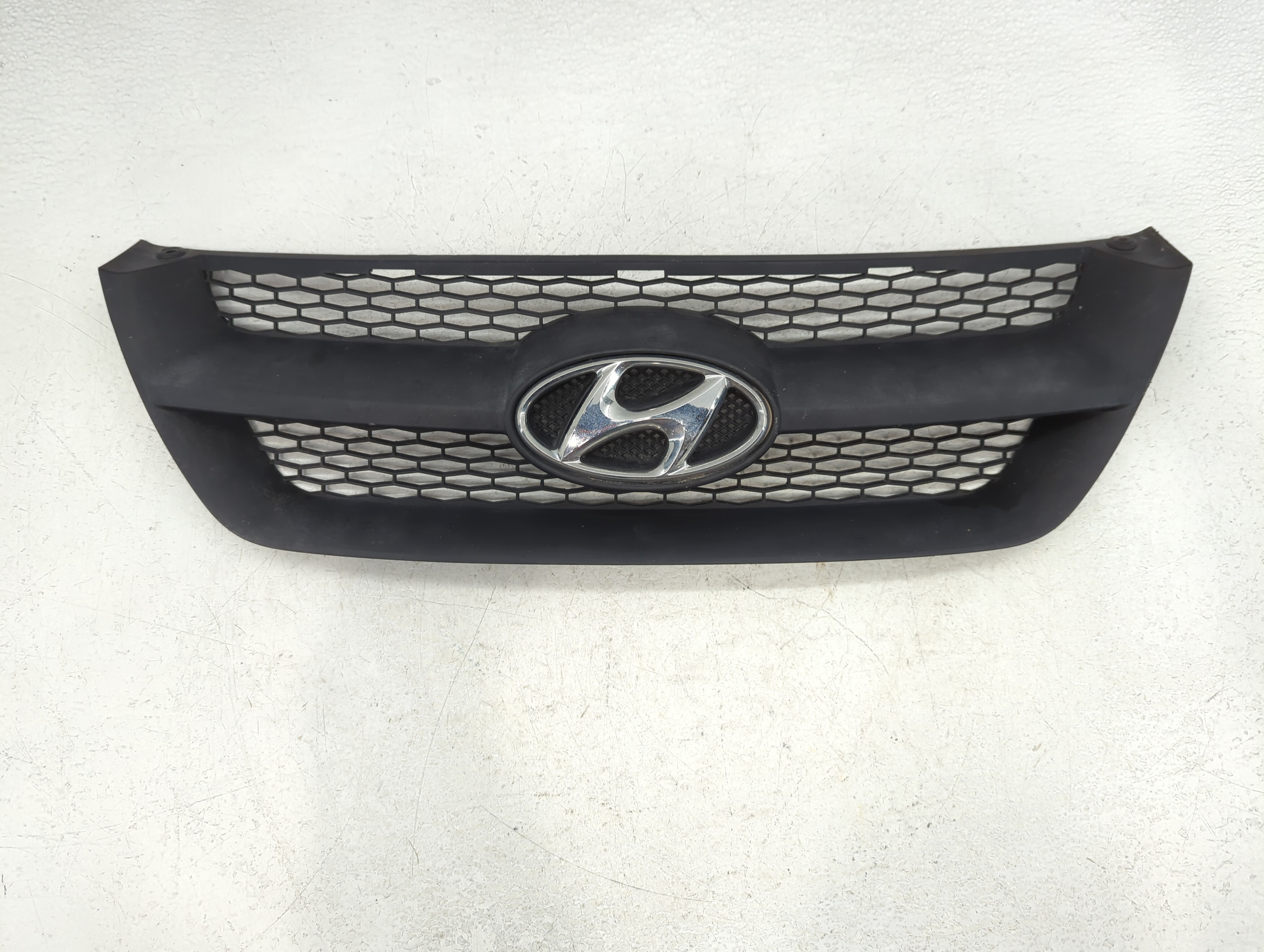 Picture of 2006-2008 Hyundai Sonata Front Bumper Grille Cover 765055