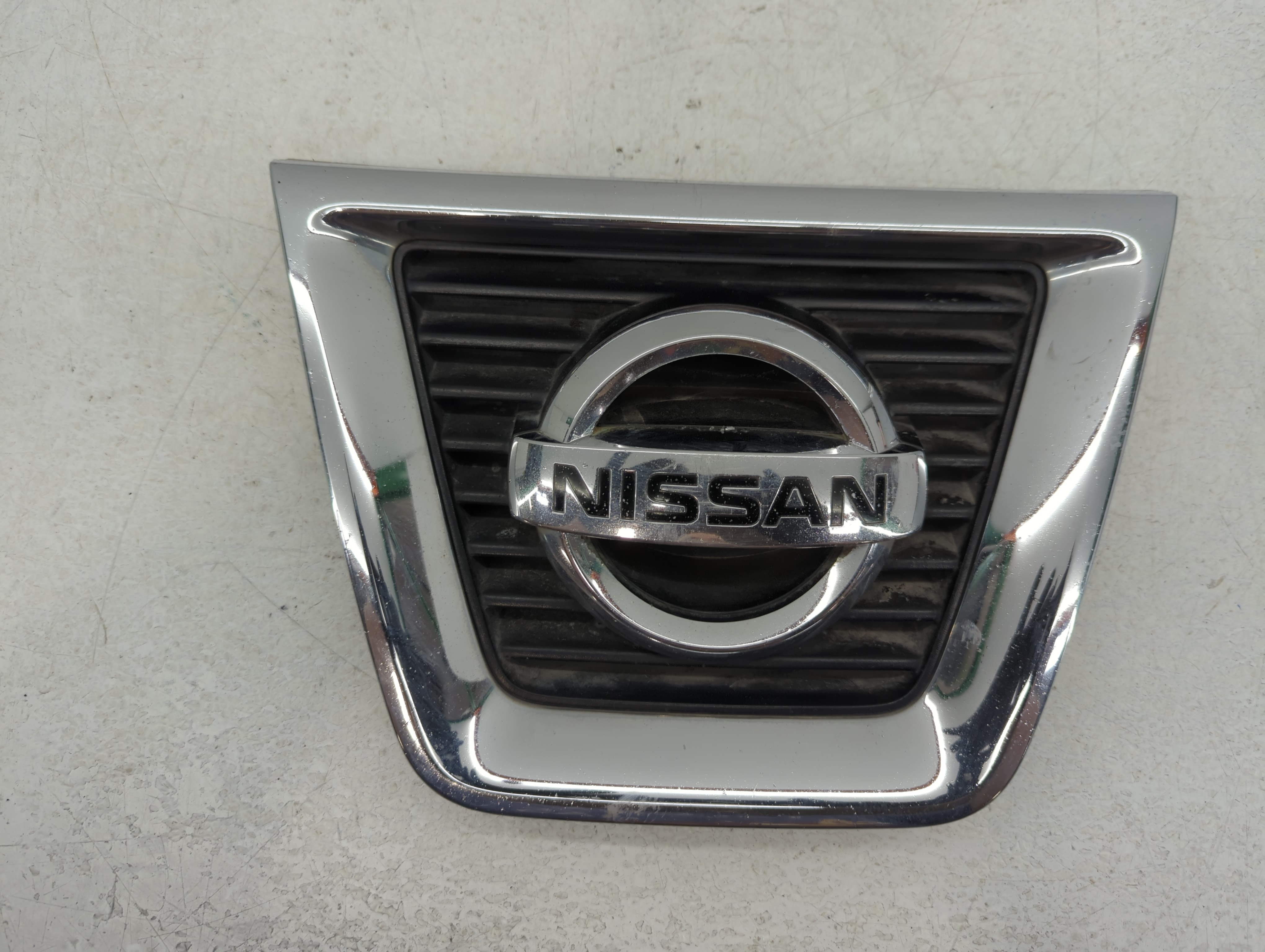 2008-2010 Nissan Rogue Front Bumper Grille Cover 765159 - Oemusedautoparts1.com