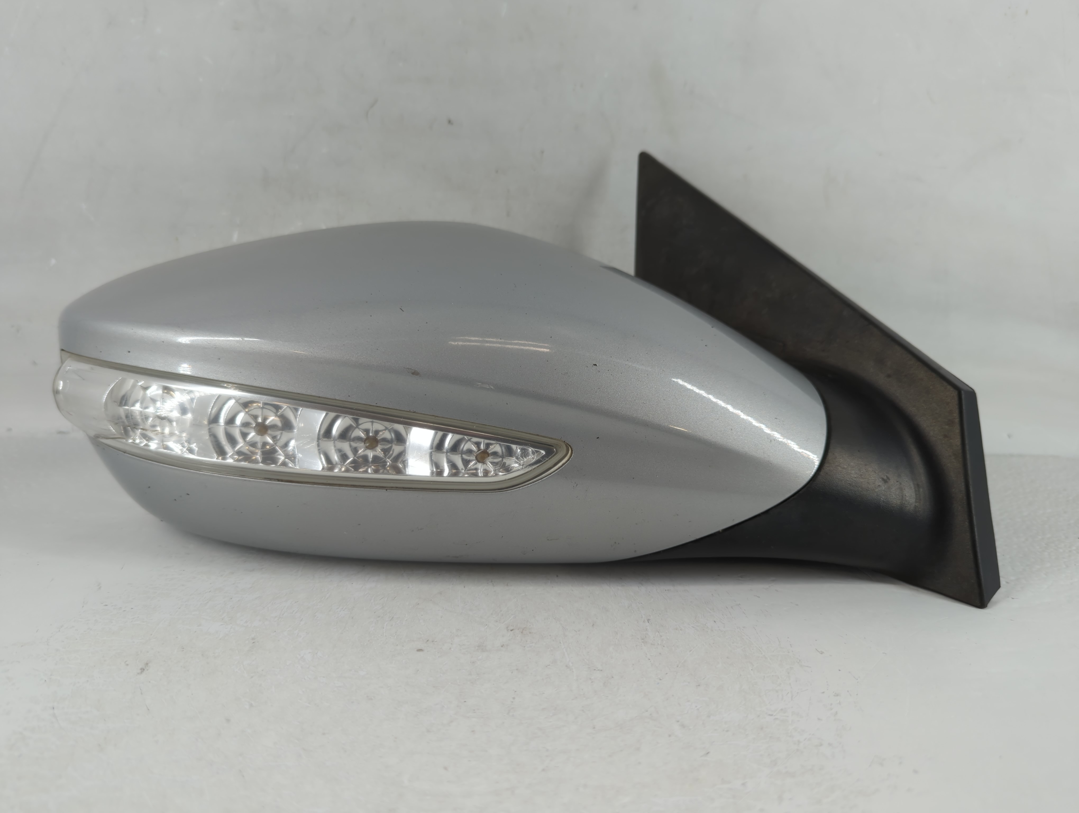 Picture of 2011-2014 Hyundai Sonata Driver Left Side View Power Door Mirror Silver 765186