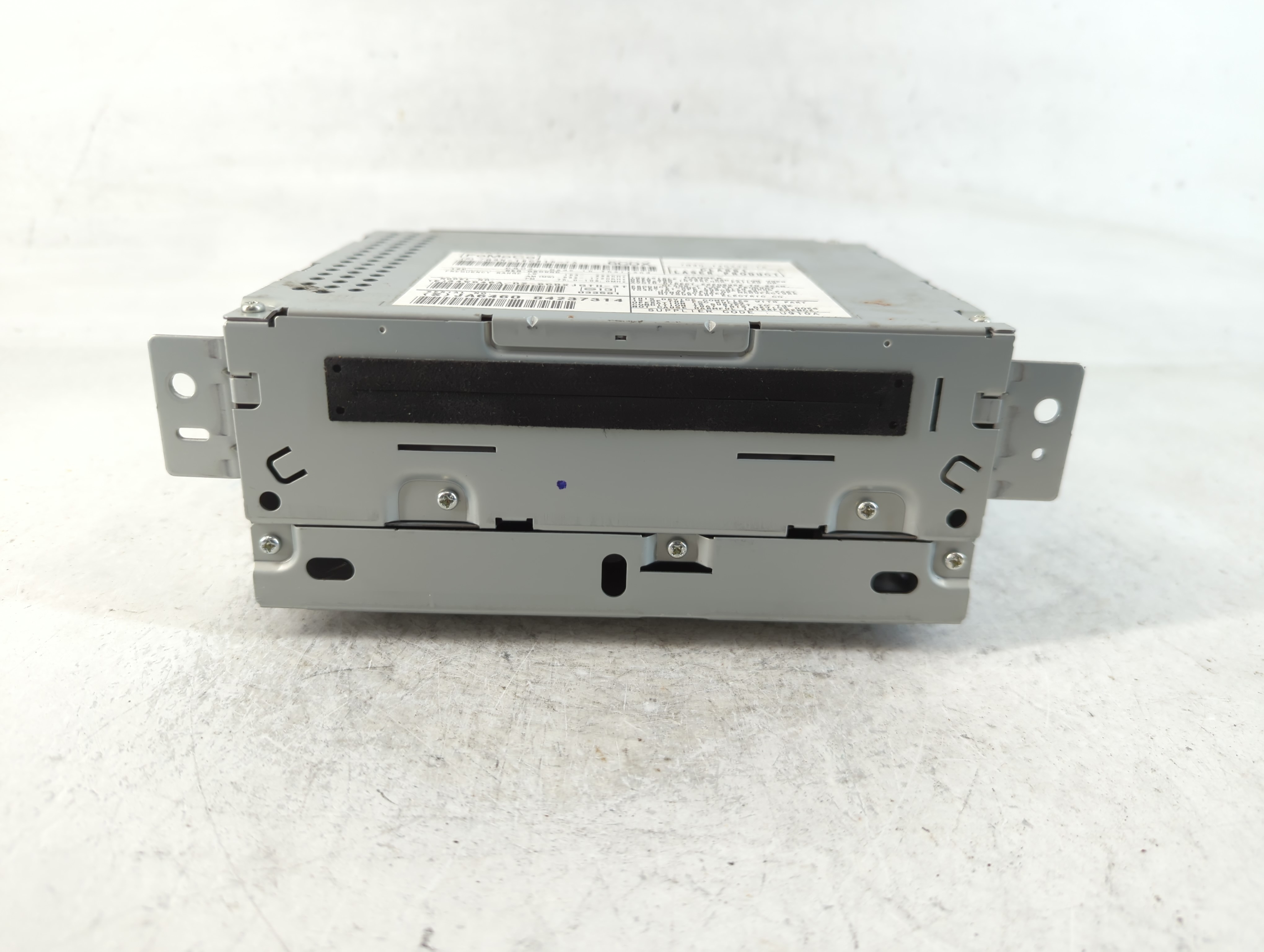 2008-2011 Land Rover Lr2 Am Fm Cd Player Radio Receiver 765400 - Oemusedautoparts1.com