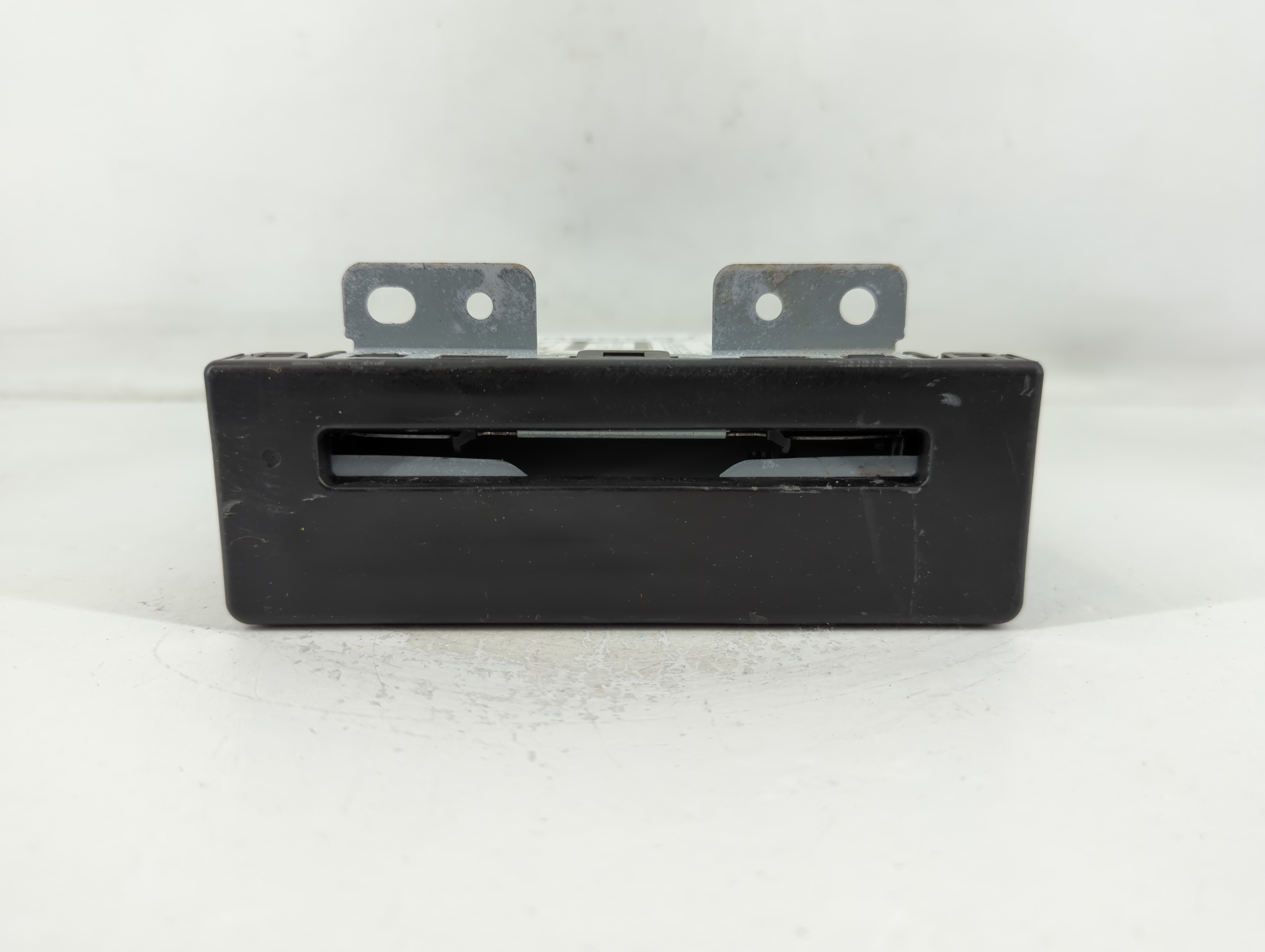 2016-2020 Chevrolet Tahoe Am Fm Cd Player Radio Receiver 765566 - Oemusedautoparts1.com